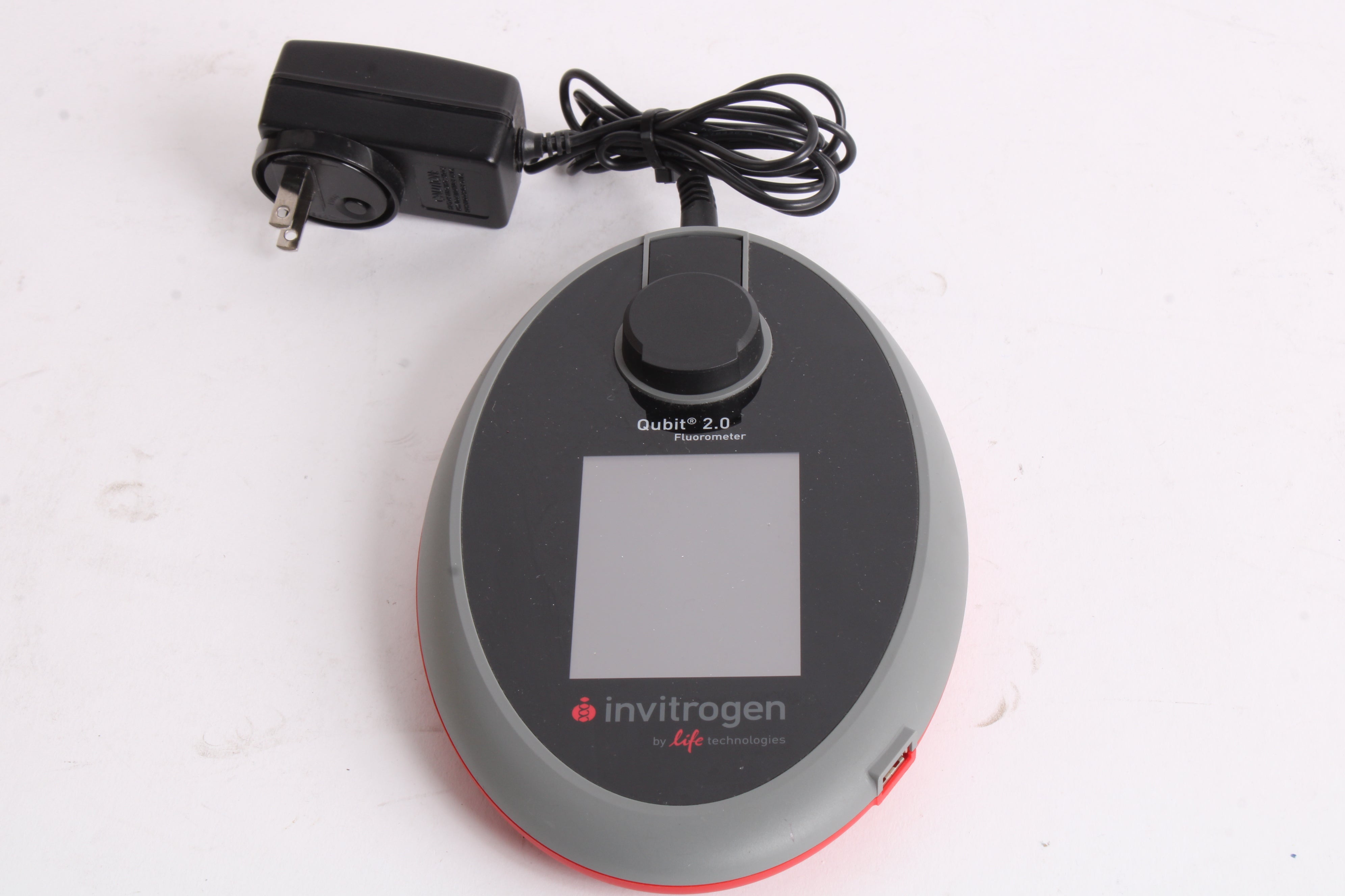 Invitrogen Qubit 2.0 Fluorometer Q32866 / Bench Top Lab Device NTC Tech