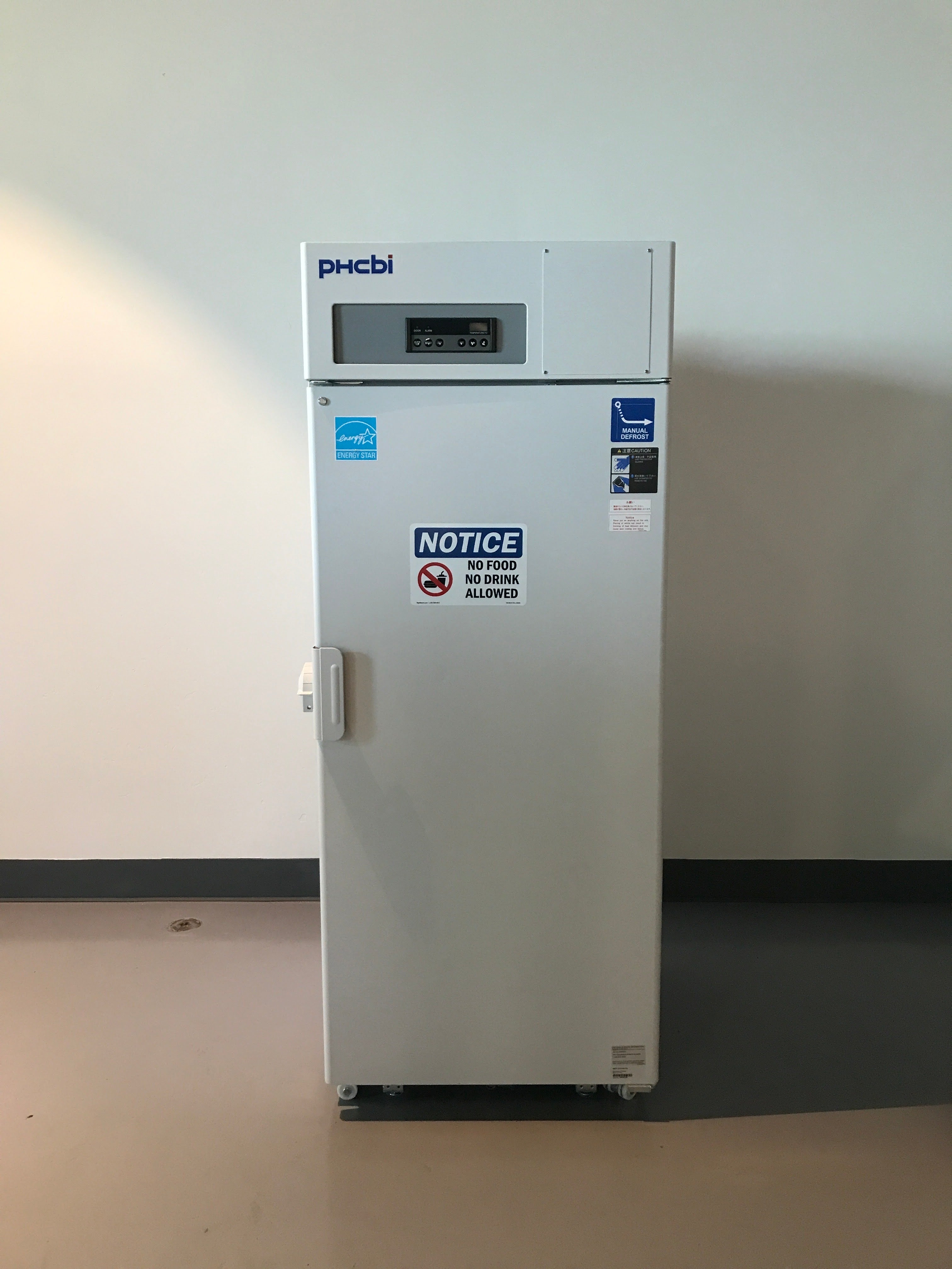 PHCBI MDF-U731M Biomedical Freezer MDF-U731M-PA - Cracked Door