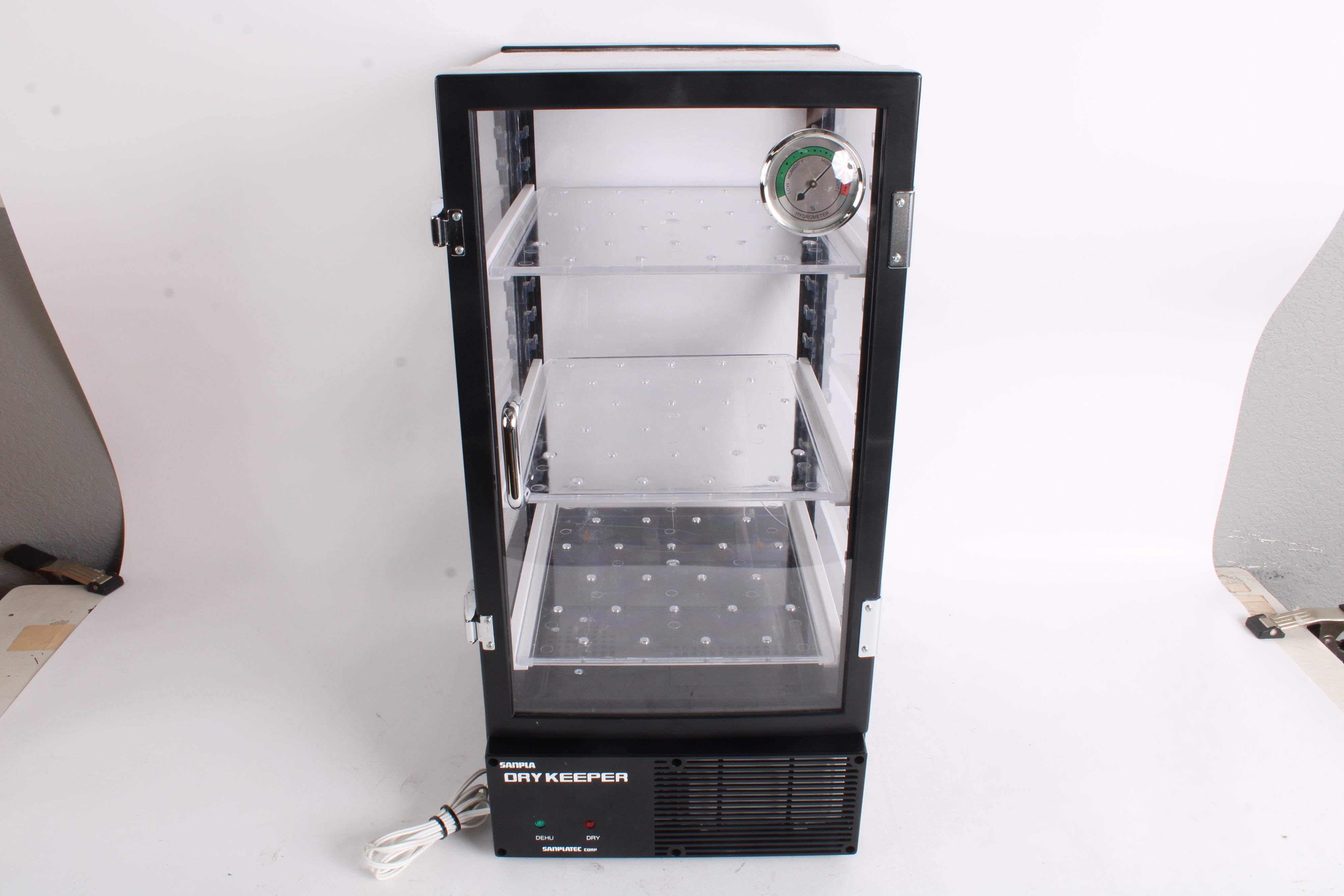 Sanplatec Sanpla Dry Keeper AutoDesiccator With 3x Plastic Sh