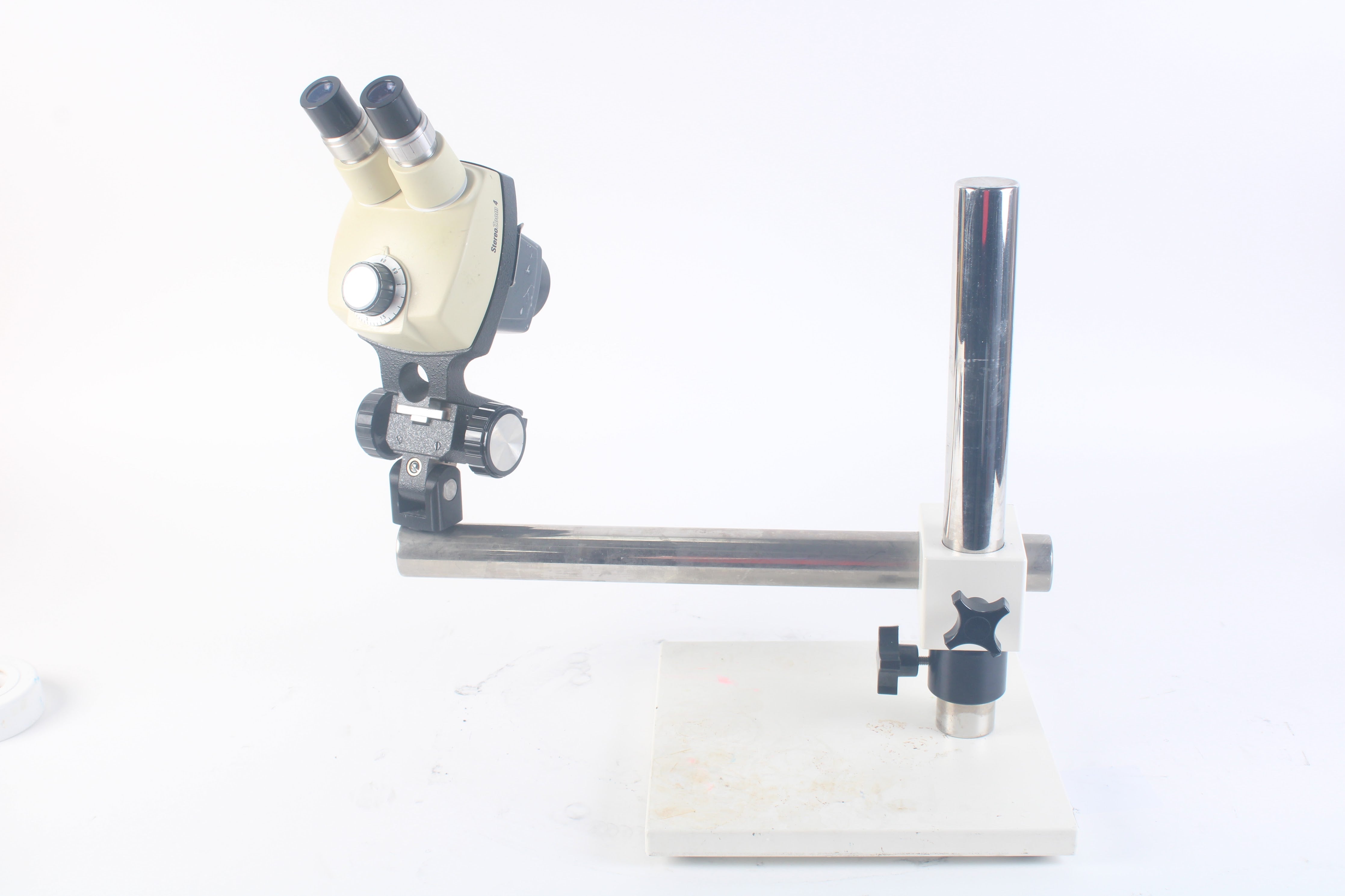 Leica StereoZoom 4 Microscope W/ Stocker & Yale Model 9 Lamp and Stand