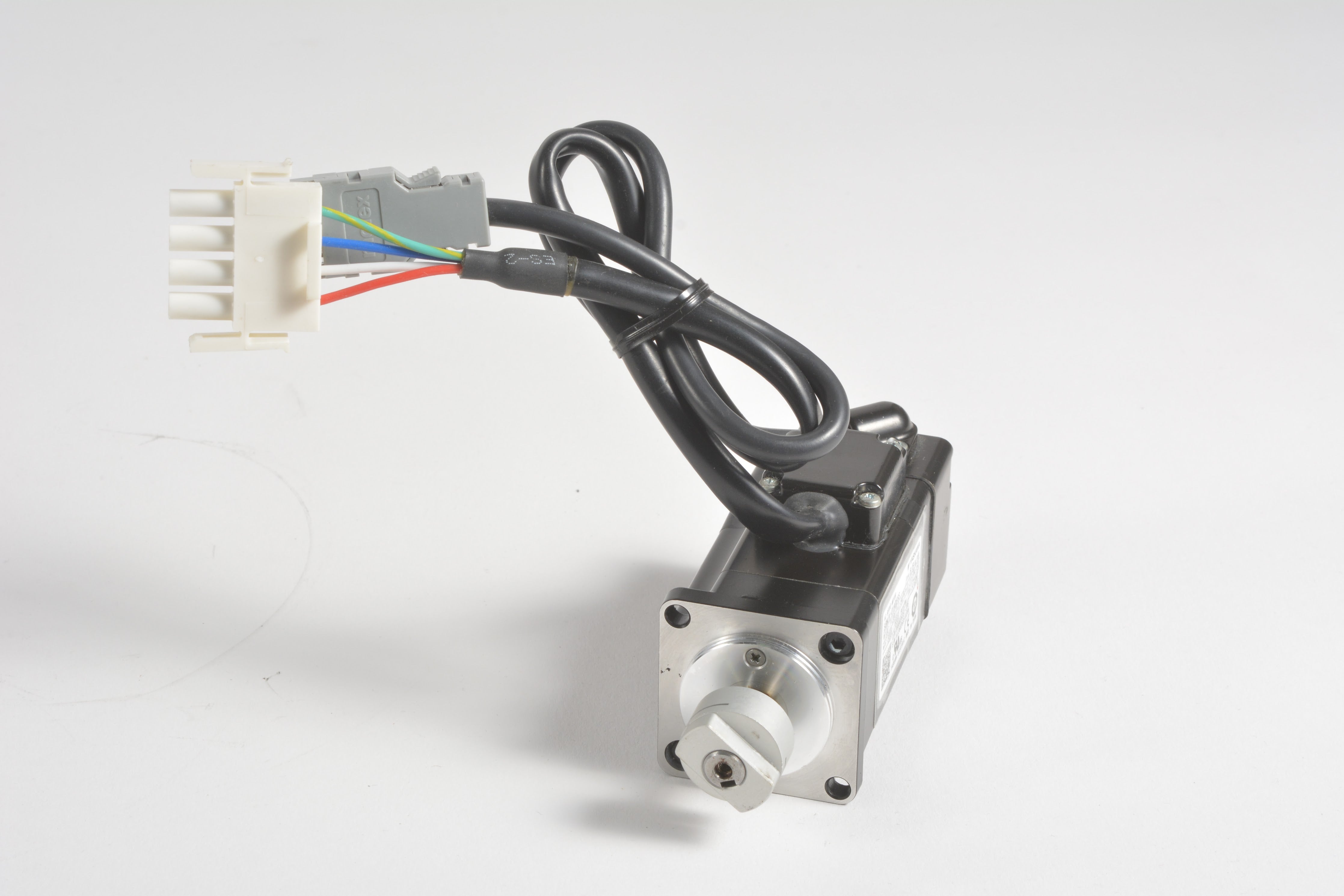 YASKAWA SGMJV-01ADA61 AC SERVO MOTOR SGMJV01ADA61 New In Box Expedited
