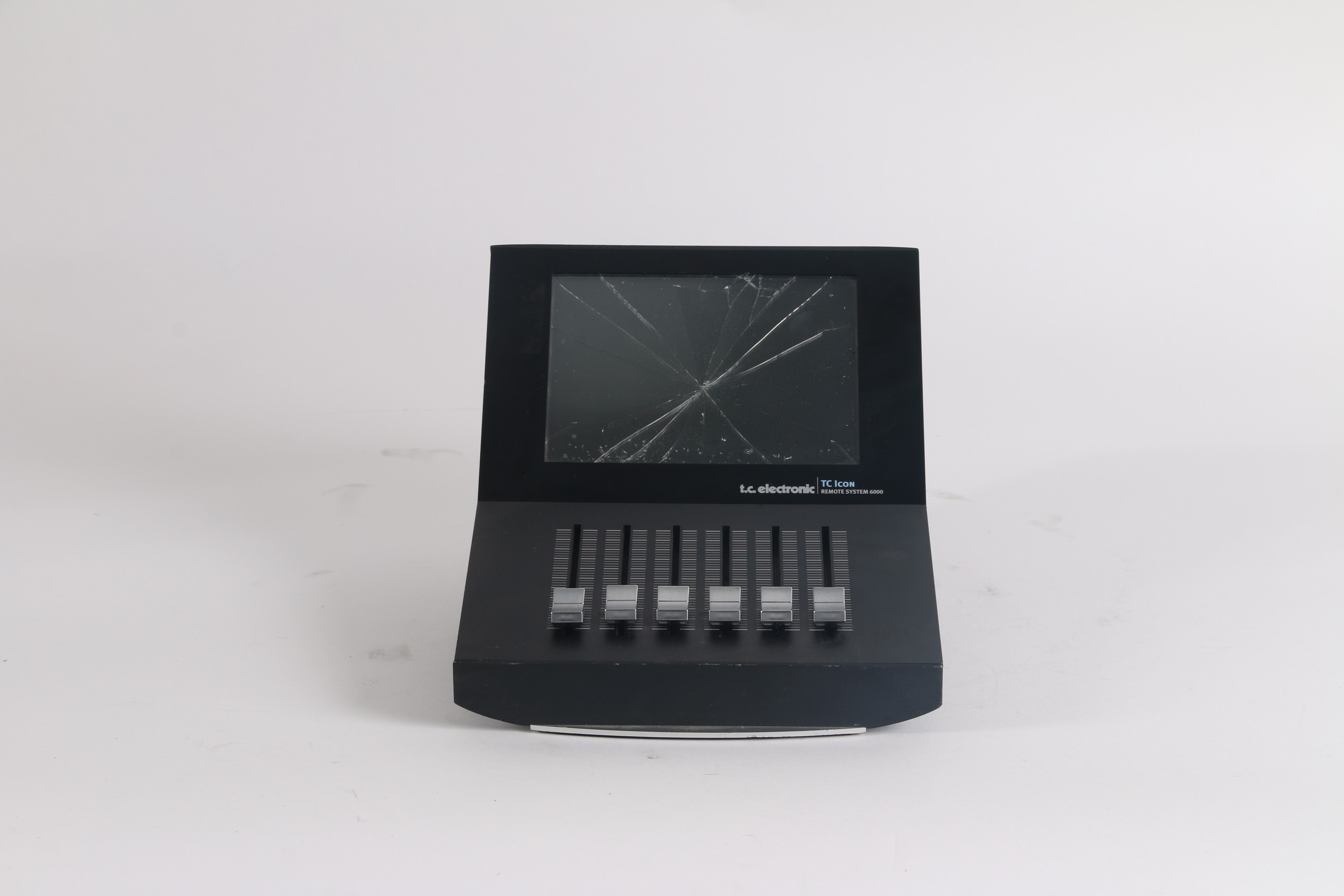 T.C. Electronic TC Icon Remote System 6000 – NTC Tech