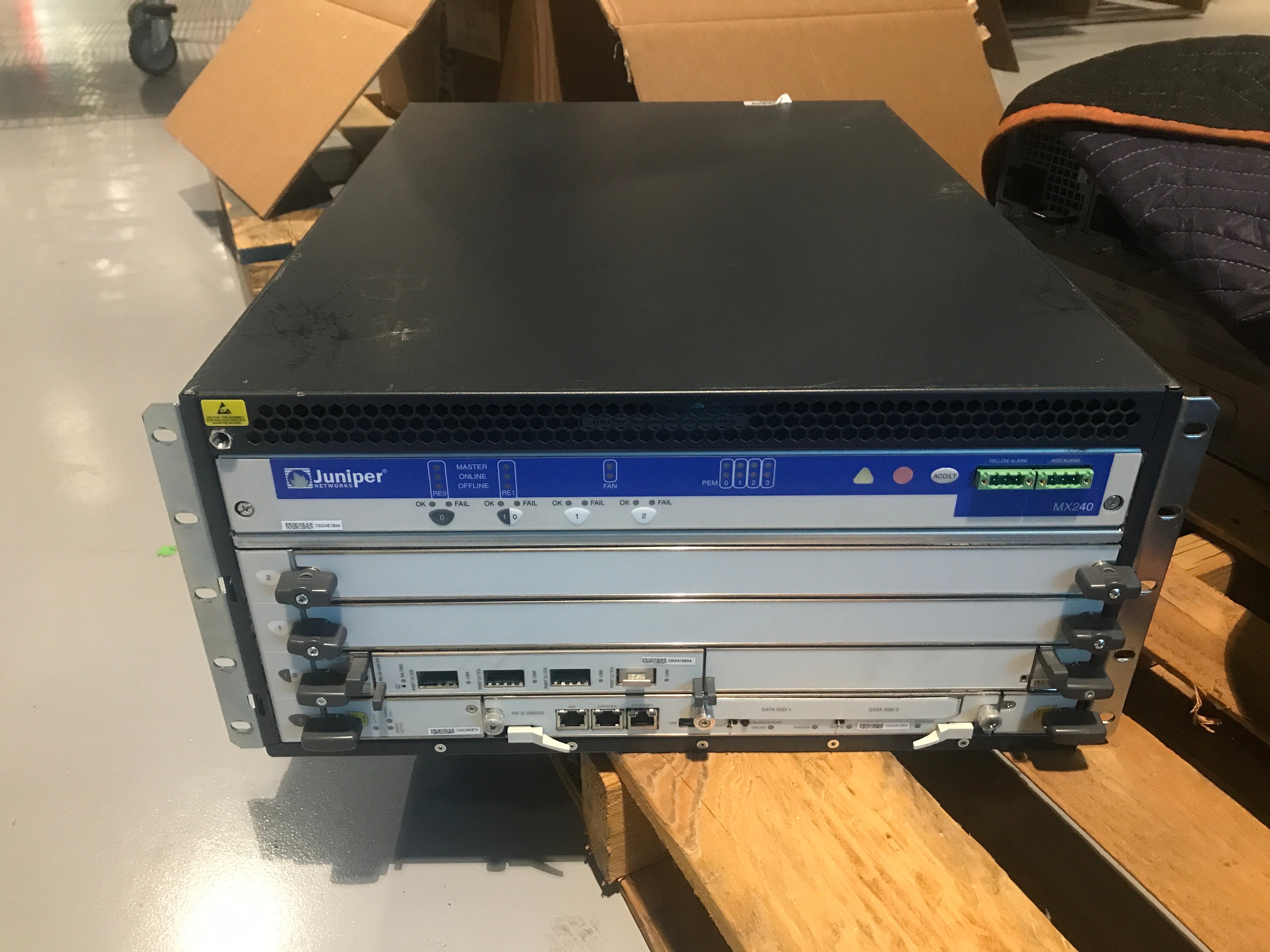 Juniper CHAS-BP-MX240-S-A MX240 4-Slot Chassis w/ 2x PS, RE-S-1800X2-8 ...