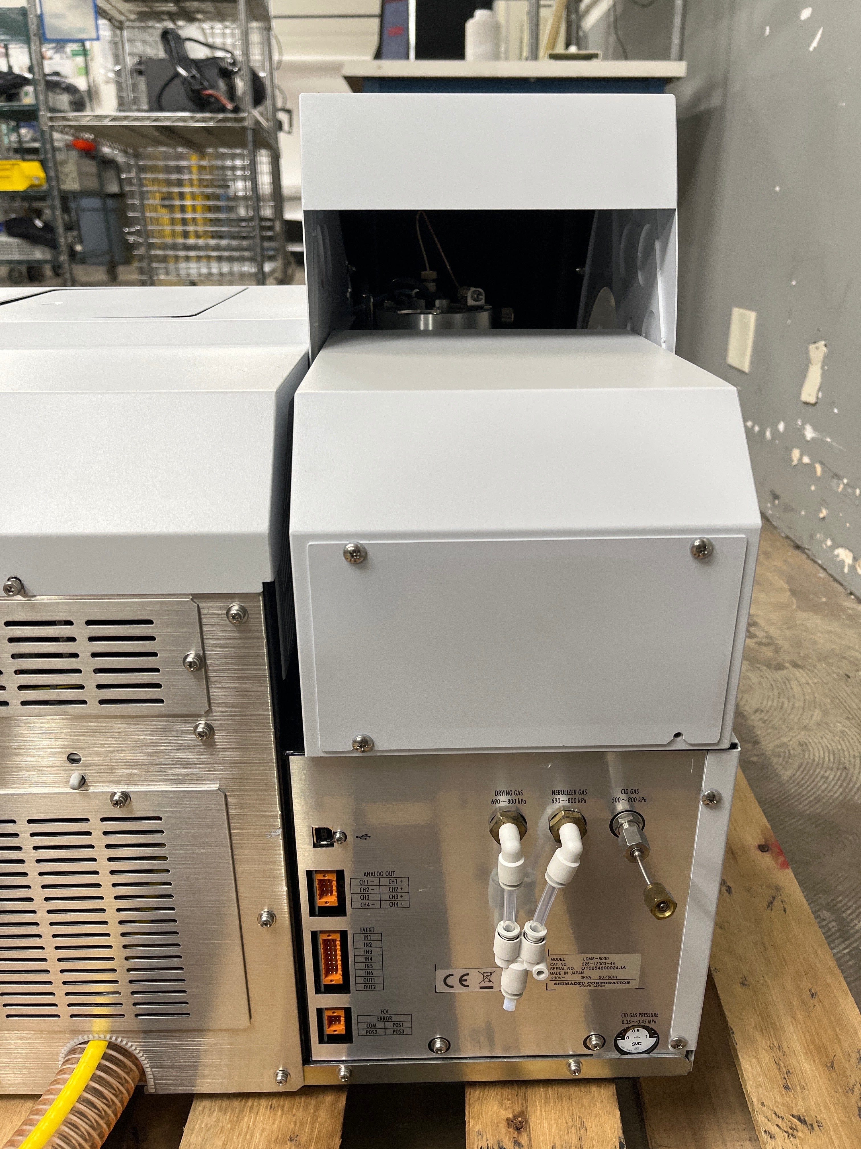 Shimadzu LCMS-8030 Triple Quadruple LC / MS / MS System / Mass