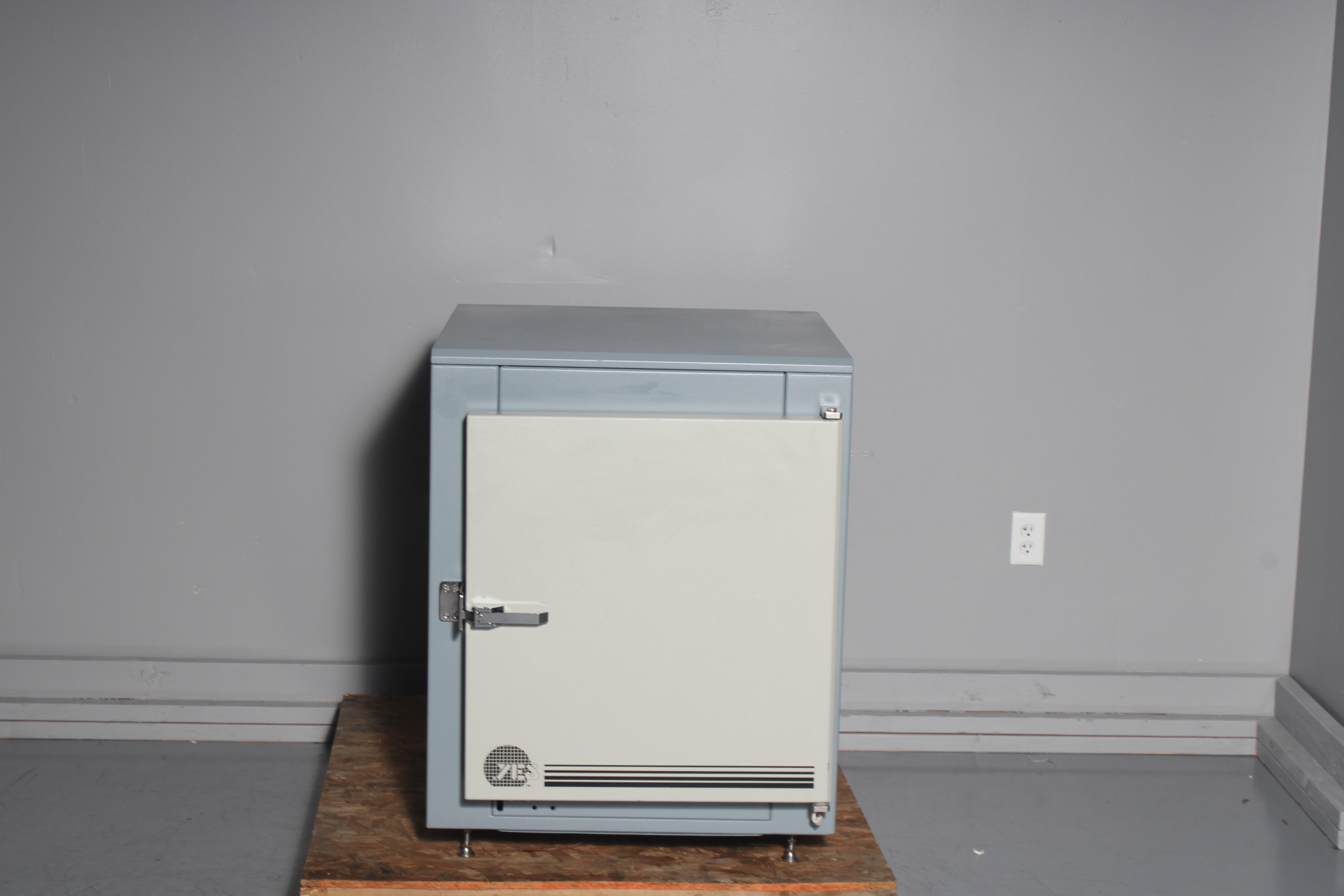 Yield Engineered System YES Yield Engineering Systems 450 PB6 Vacuum Cure Oven - AS IS For Par ...