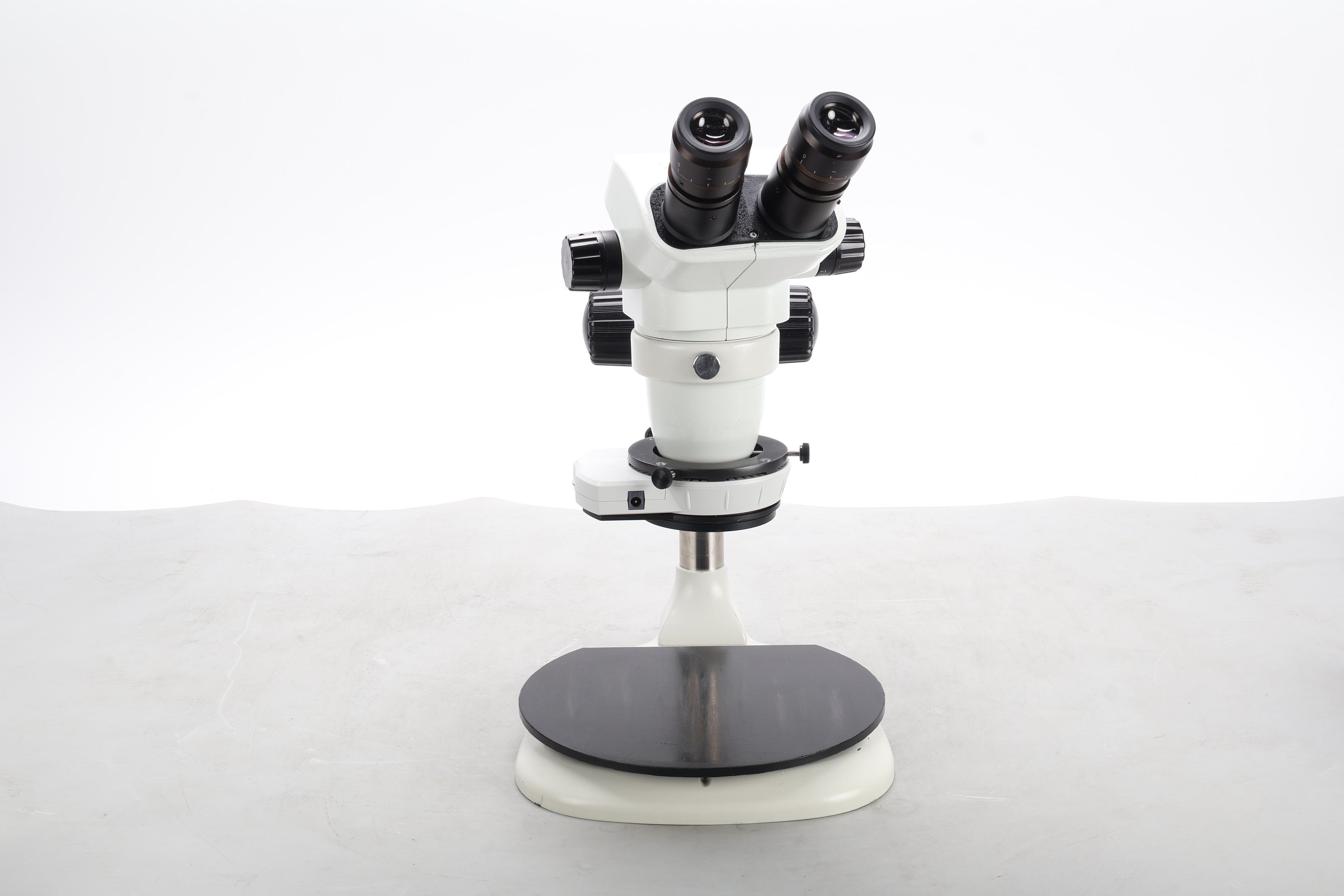 Scienscope SSZ-2 Stereo Zoom Binocular Microscope W/ 2x WF10/22 and Ac ...