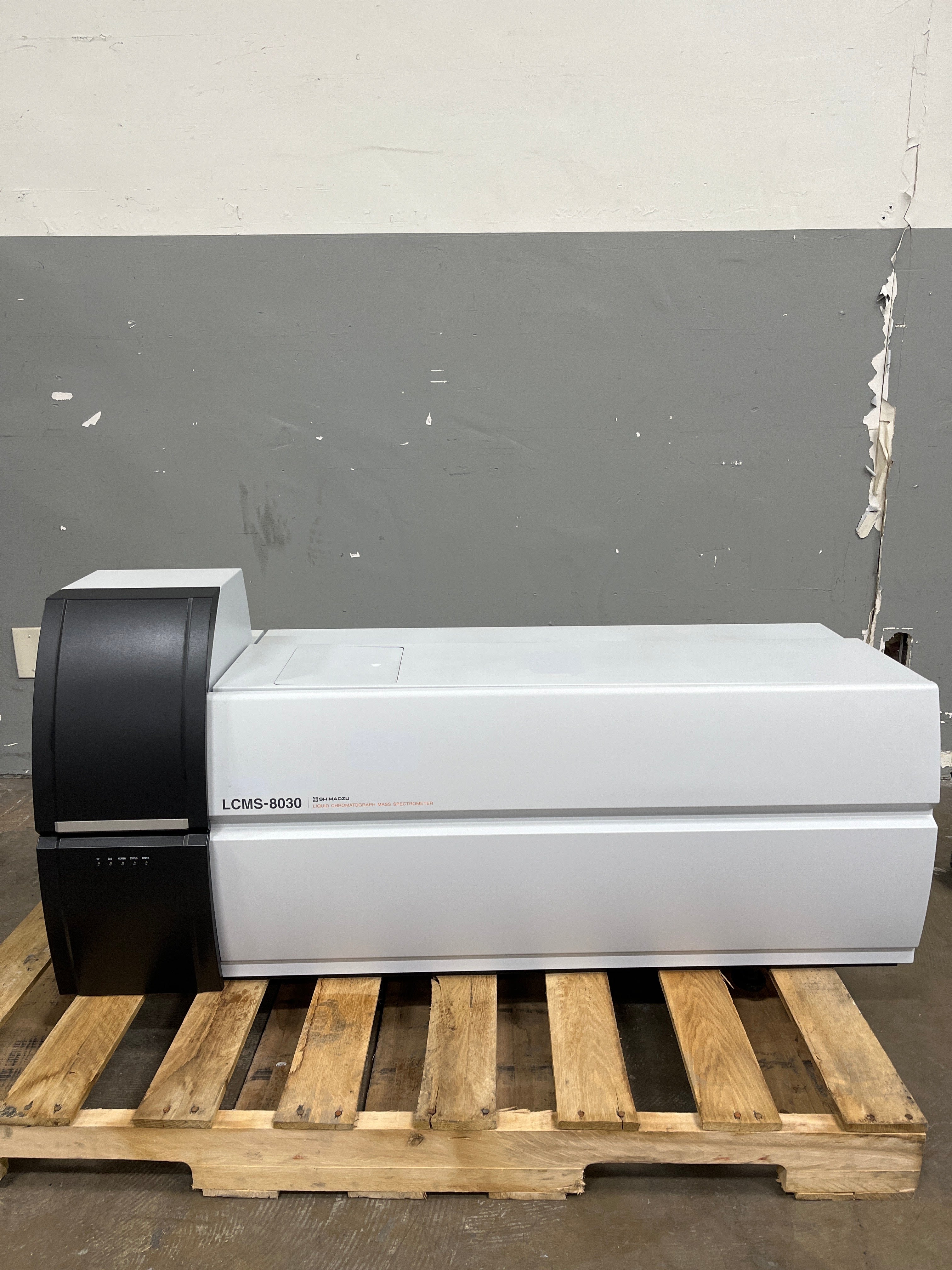 Shimadzu LCMS-8030 Triple Quadruple LC / MS / MS System / Mass