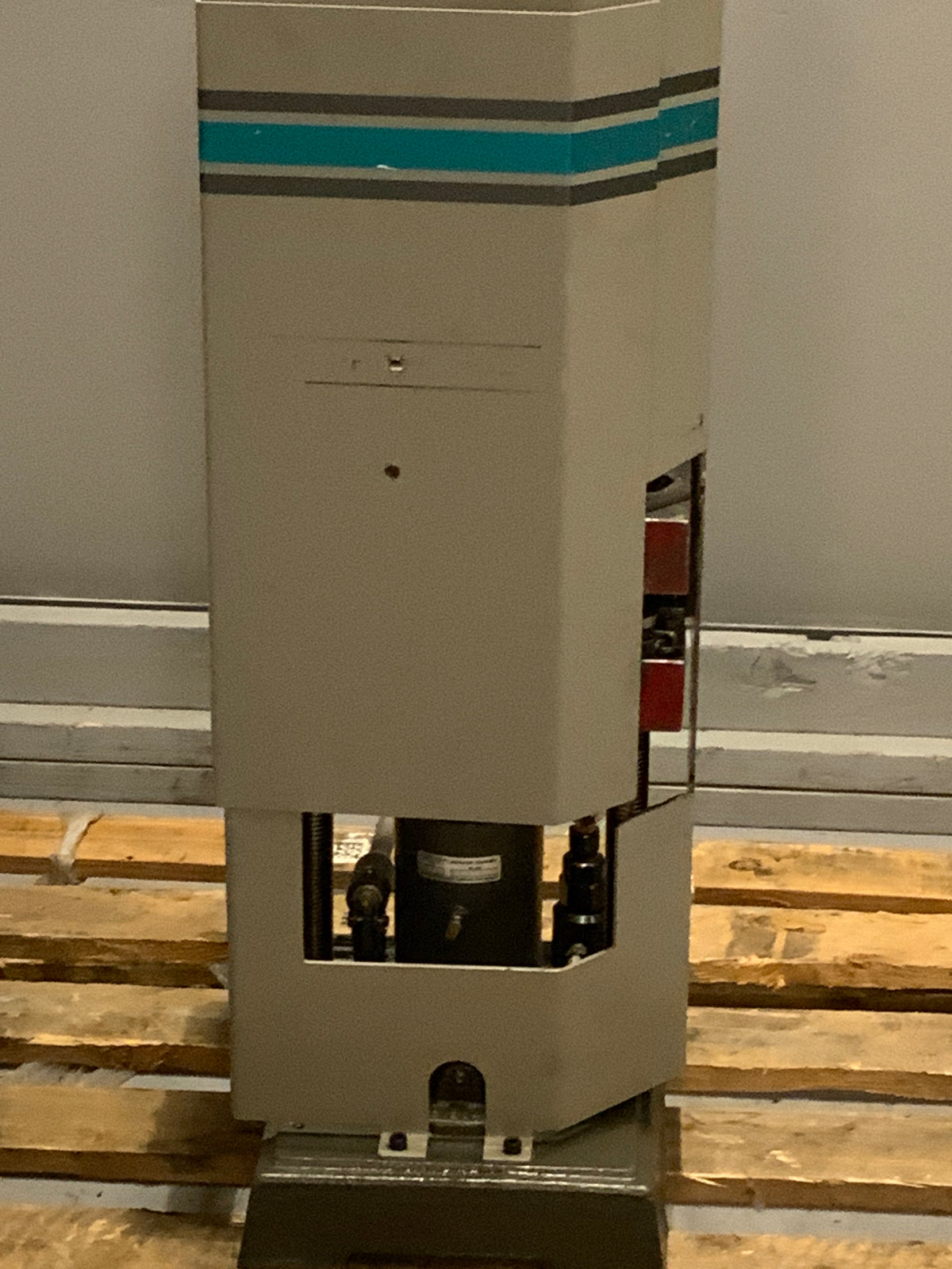 10-890373