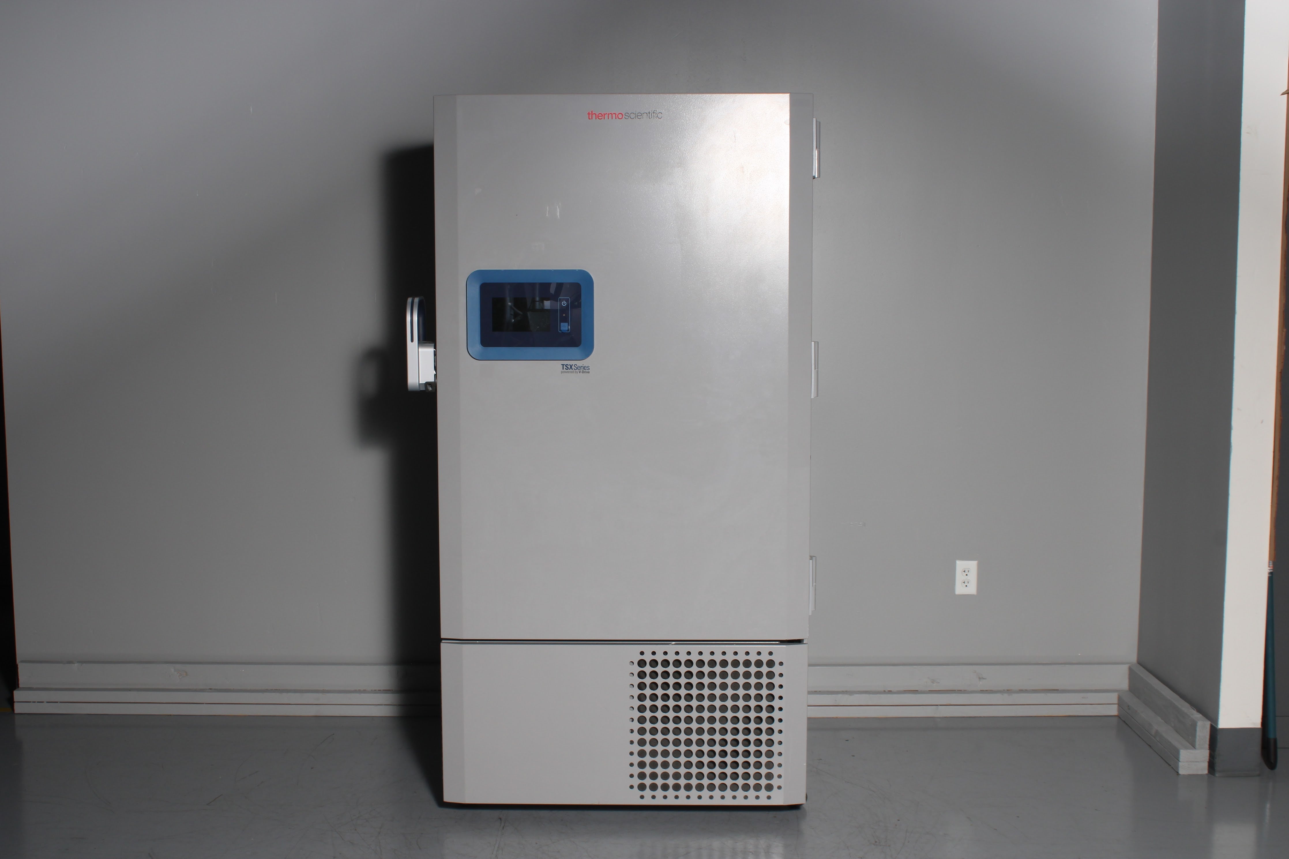 Thermo Scientific TSX60086A Ultra-Low Temperature Freezer With 3x Shel ...