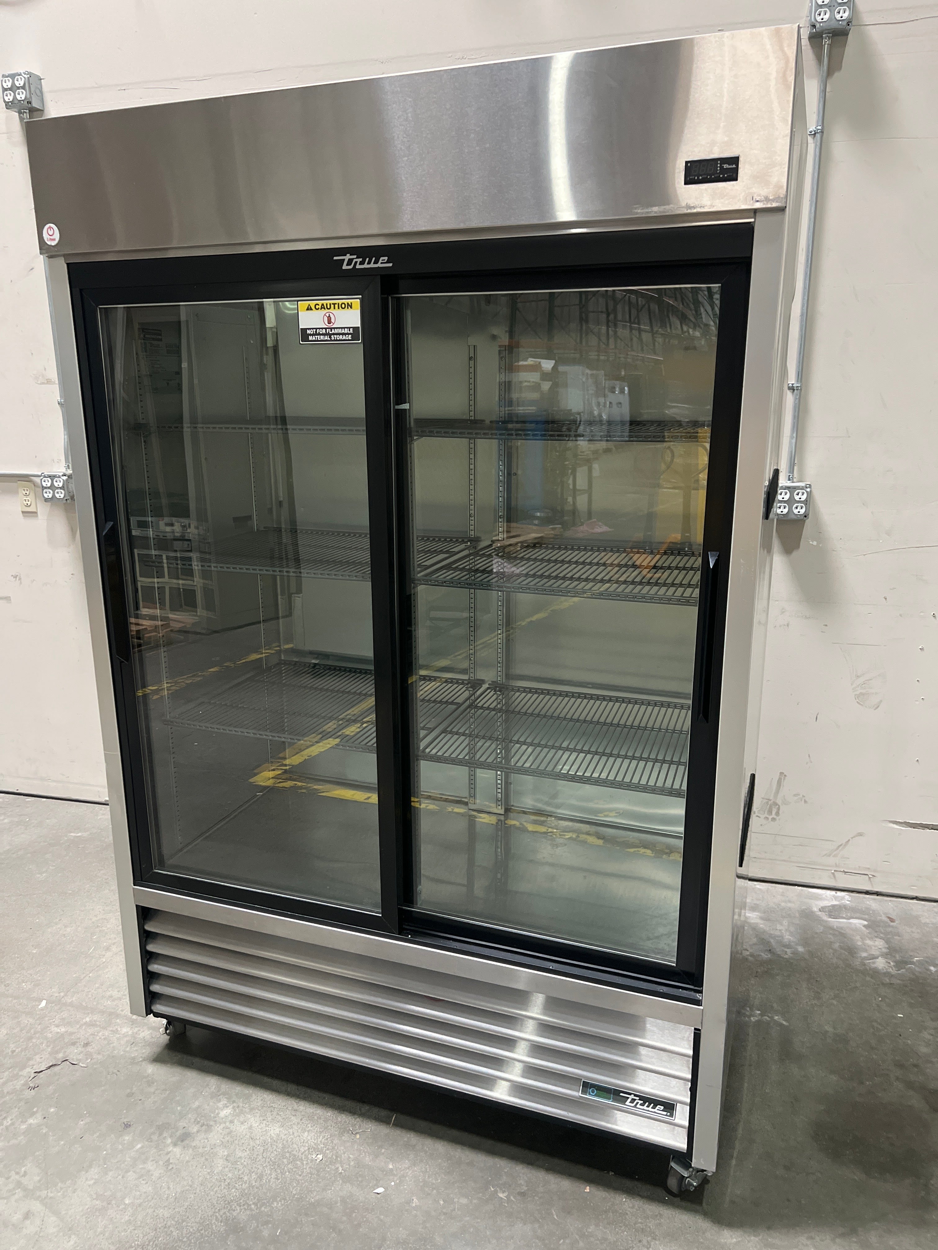 True TSD-47G-HC-LD Reach-In Refrigerator With 6x Racks - Fair Conditio ...
