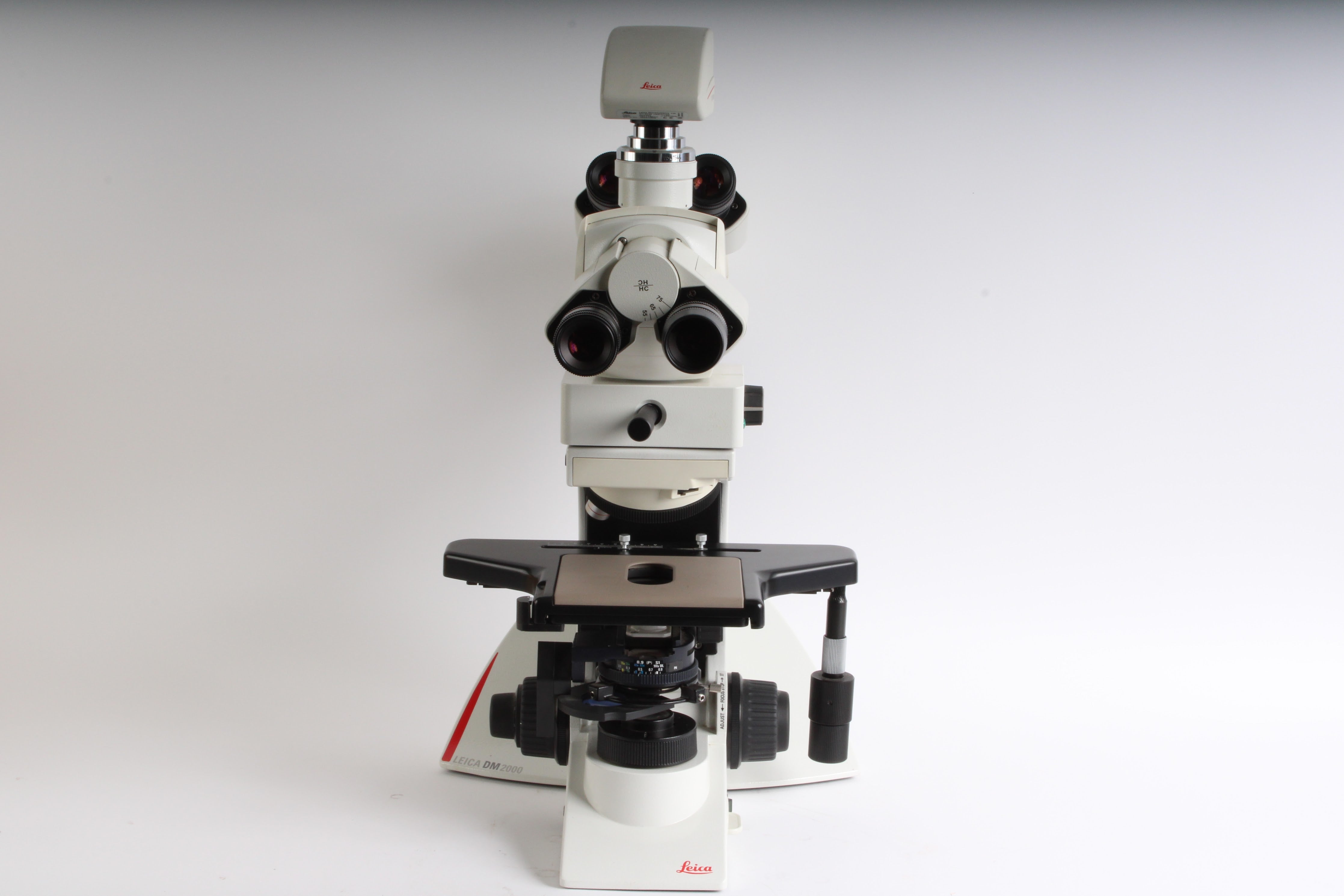Leica DM2000 Microscope With 4x Leica 507807 Eyepieces and Objectives ...