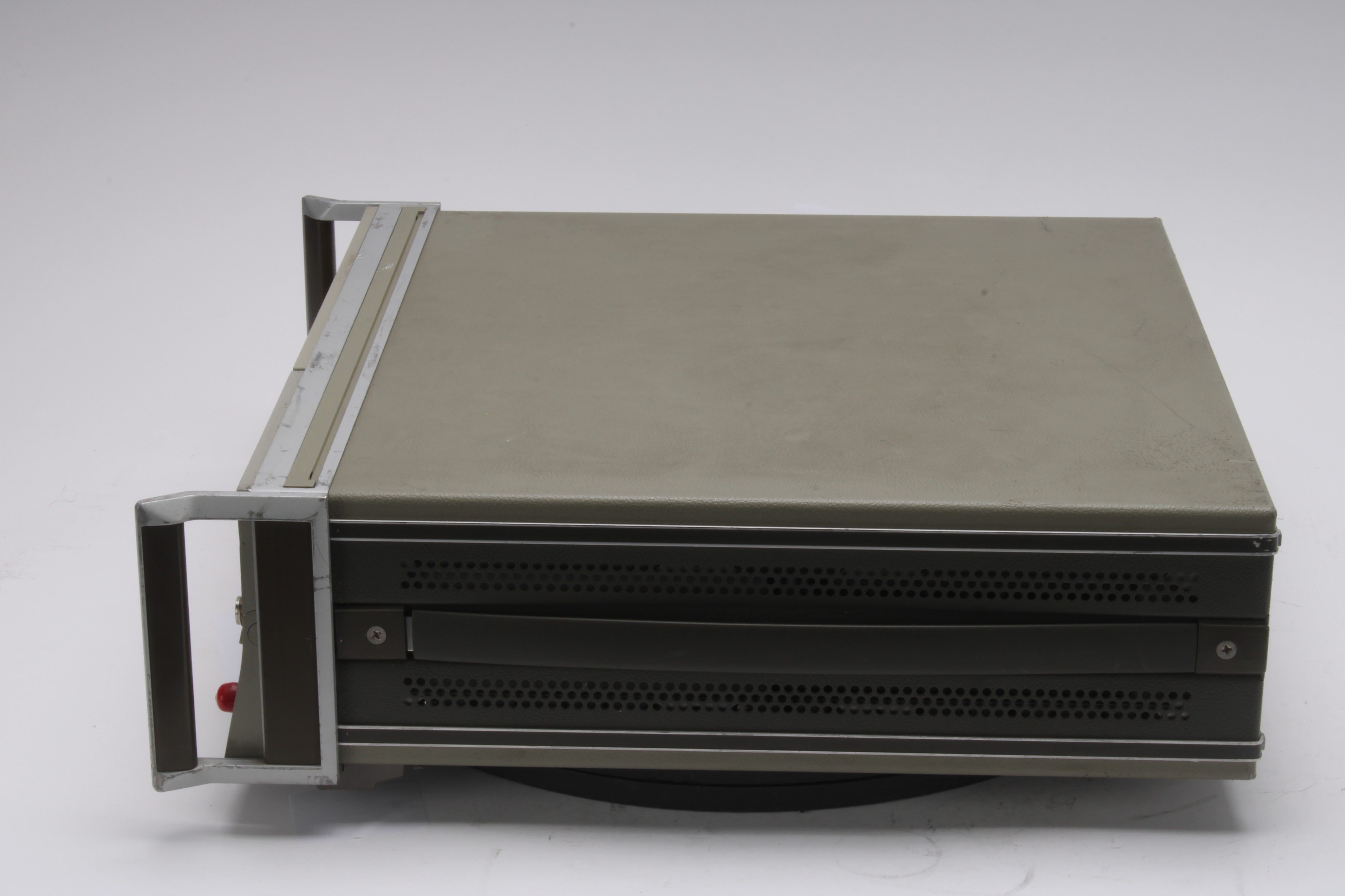 Hewlett Packard HP 8350B Sweep Oscillator W/ 83592B 10 MHz-20 GHz