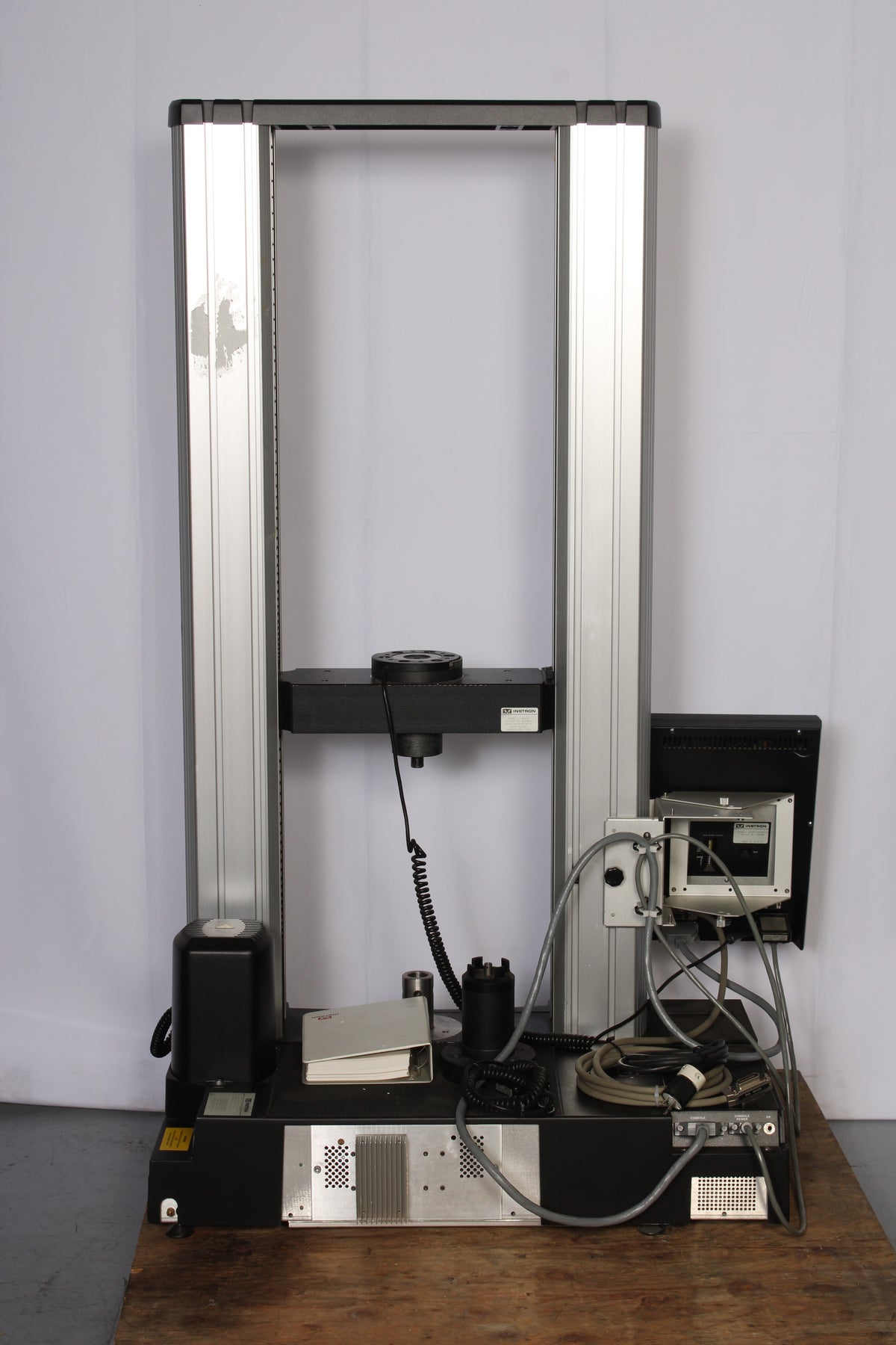 Instron Compression Instrument Instron 4464 Standard 2kN 450lb Tensile & Compression Testing Machine ...