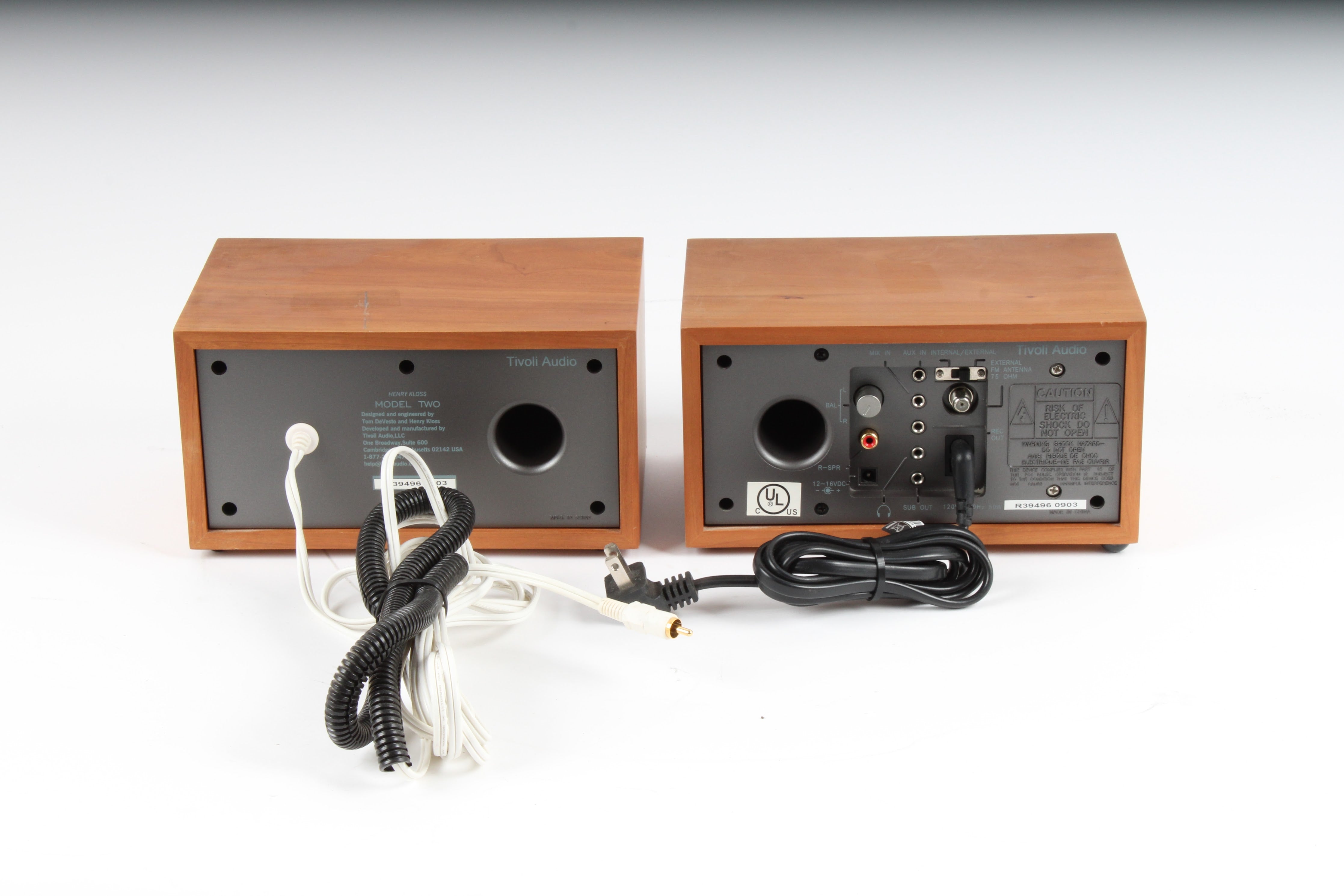 Tivoli Henry Kloss Model Two AM/FM Radio With Speaker and Power