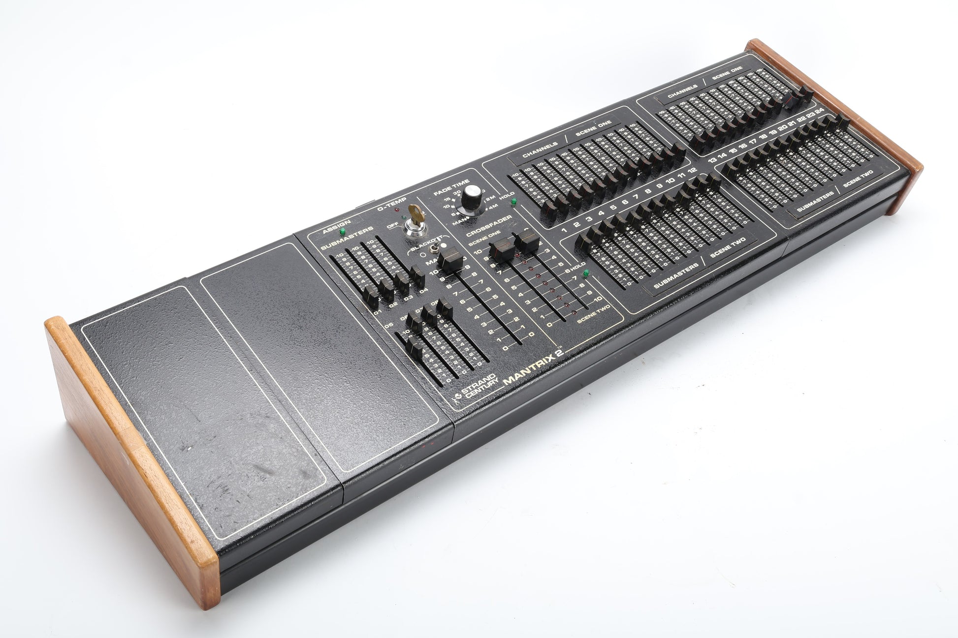 Strand Mantrix 2 24-Channel Two Scene Lighting Control Console With Ke ...