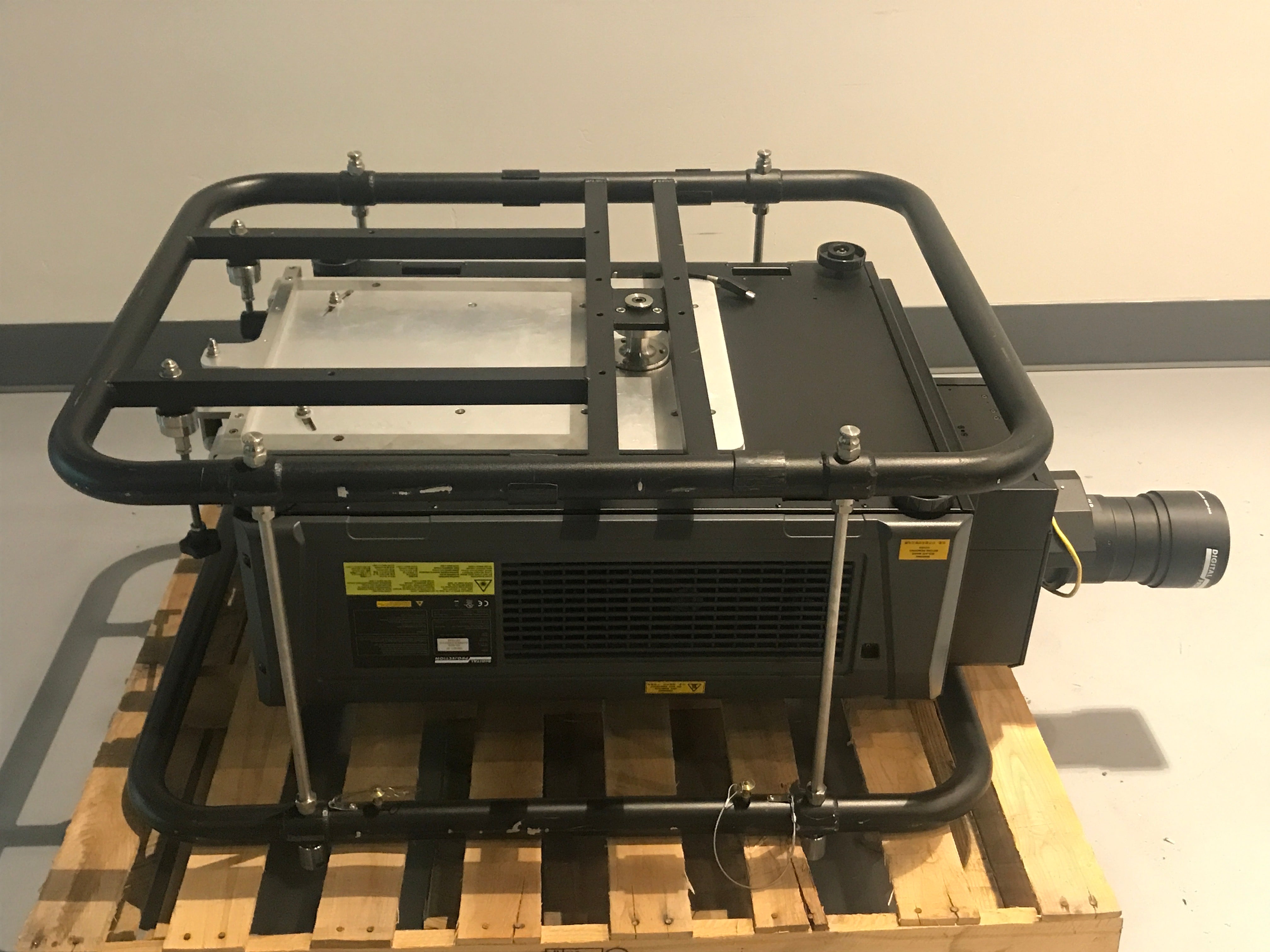Digital Projection Insight Digital Projection 114-821B Insight 4K Laser Projector w/ 2.5/35.2-51 ...