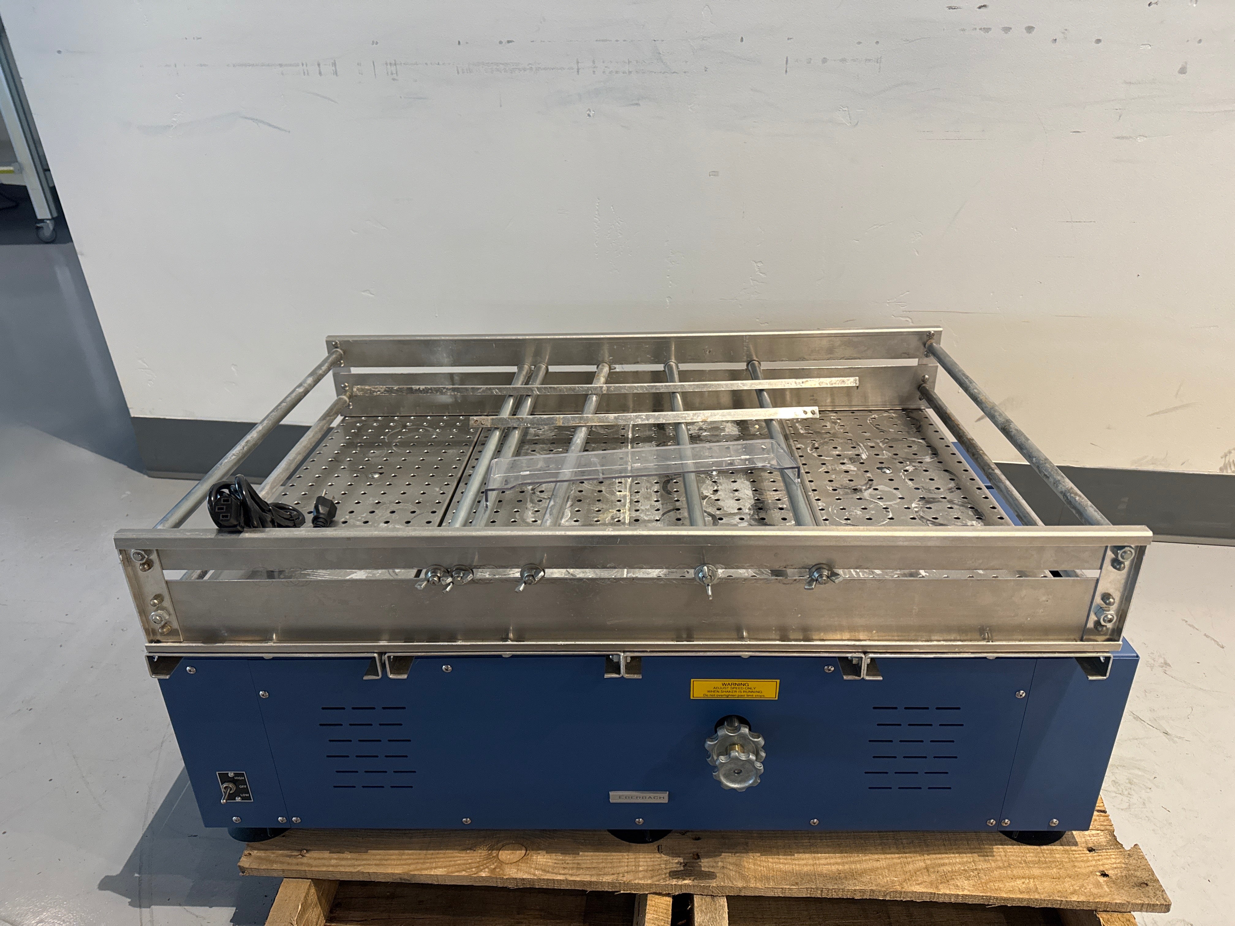 Eberbach E5900 00 Heavy Duty Reciprocal Shaker With 5x Dividers and Po ...