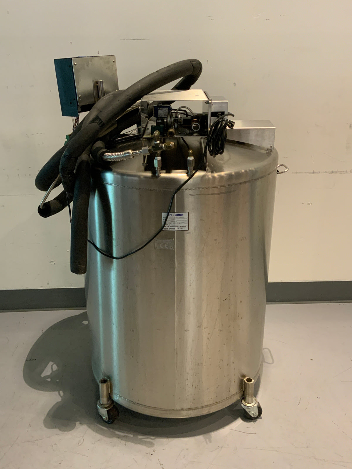 MVE Cryogenics / Chart 810 Eterne F Cryo Storage Tank MVE 810 ETERNE F ...