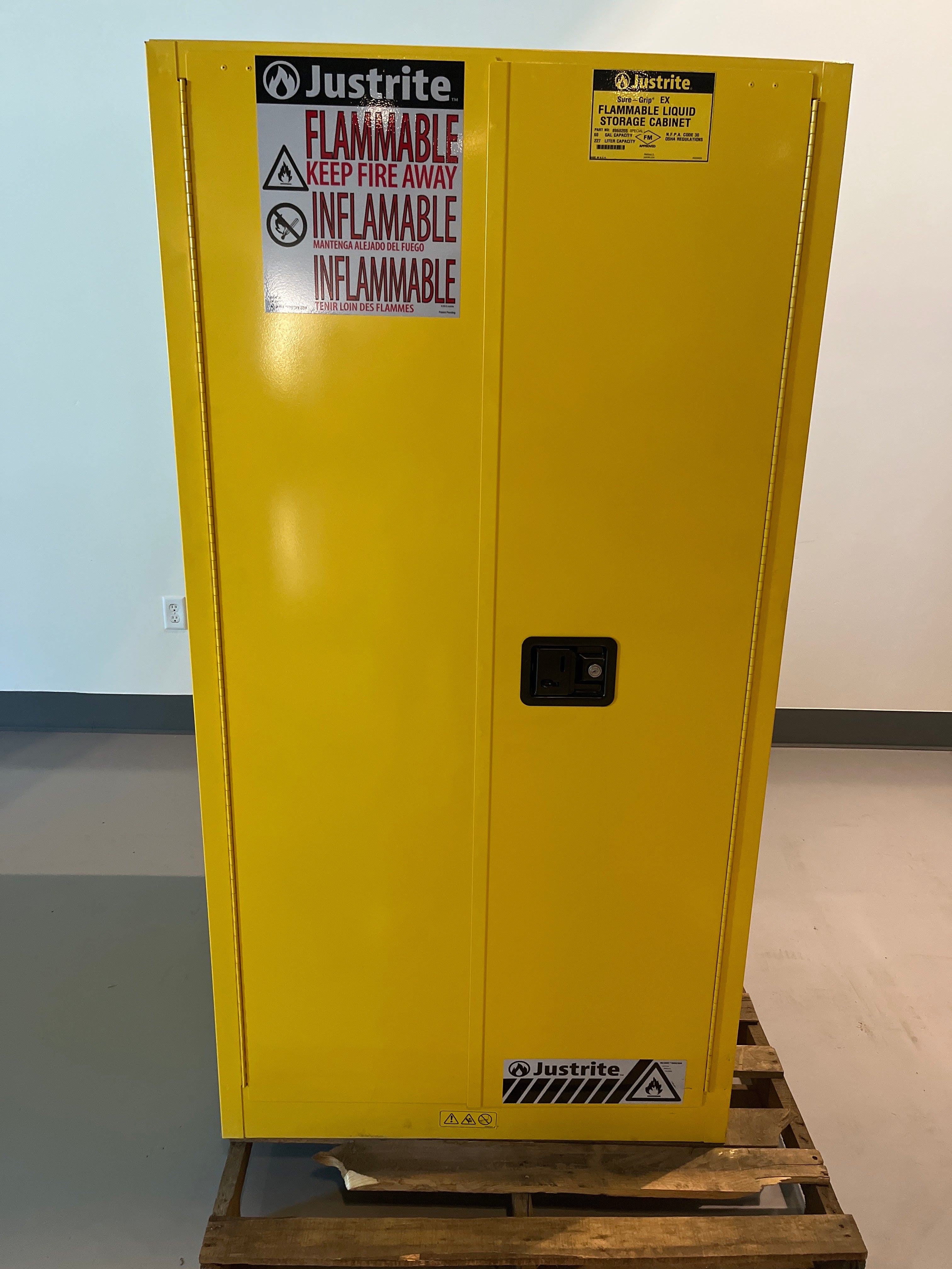 Justrite Sure-Grip EX Flammable Liquid Storage Cabinet 896020S 60 Gal ...
