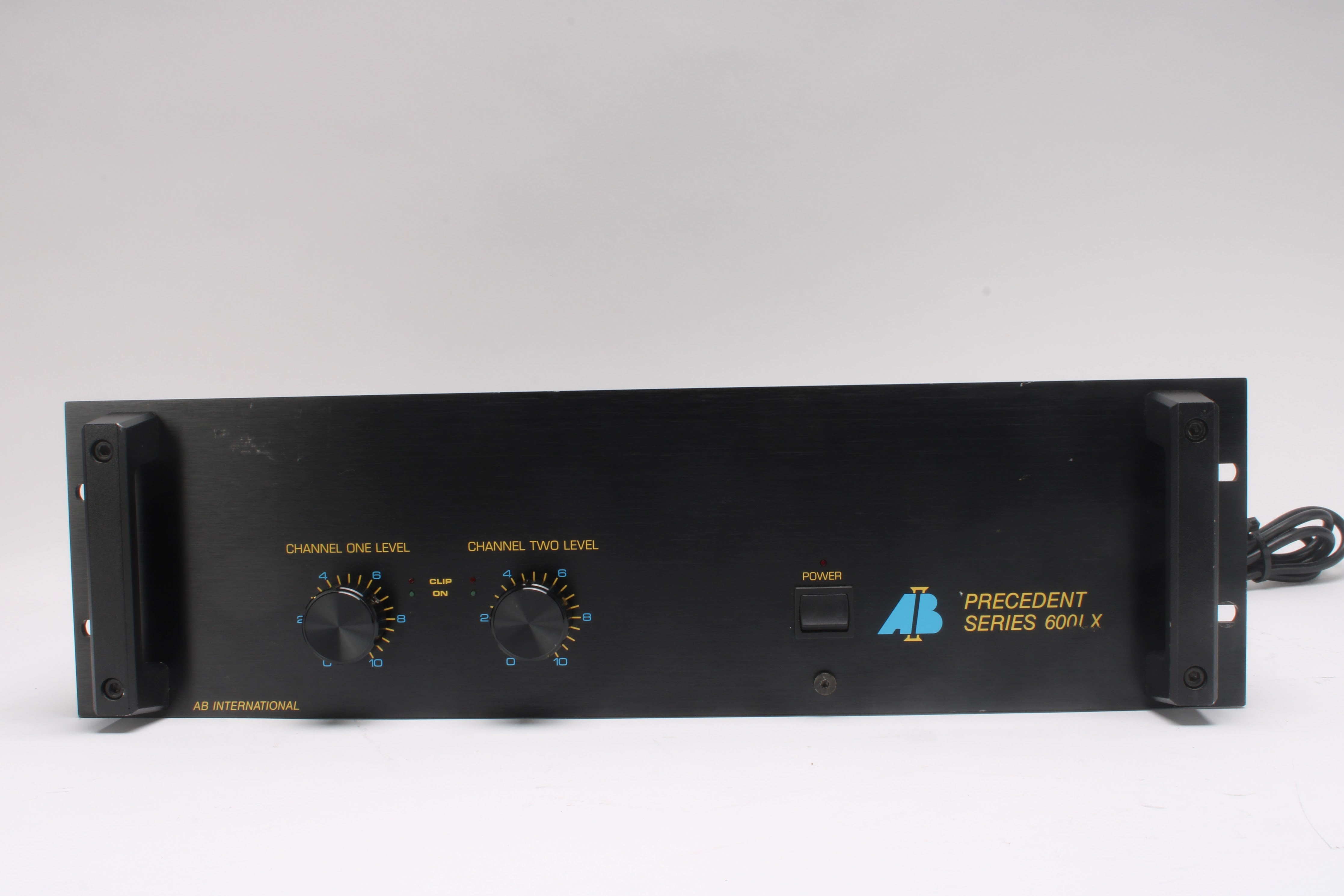 □【希少】AB INTERNATIONAL 逞しい 9220Aパワーアンプ