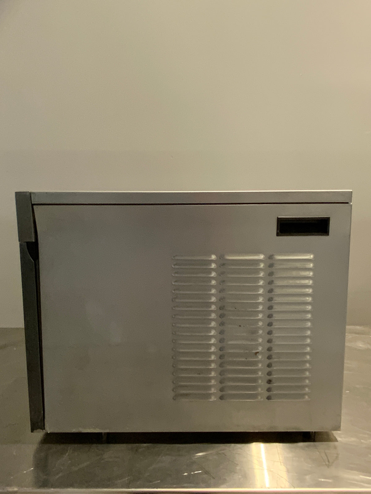 10-890405