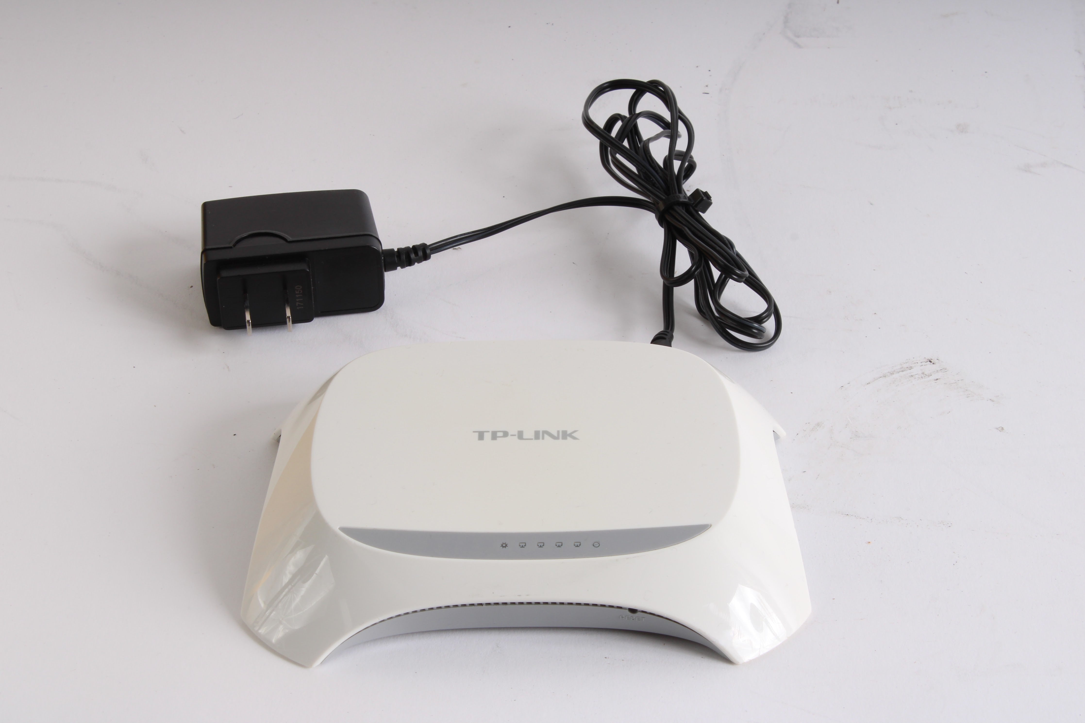 TP-Link TL-R406 SOHO Wired Router 4-port Broadband With Power Supply ...
