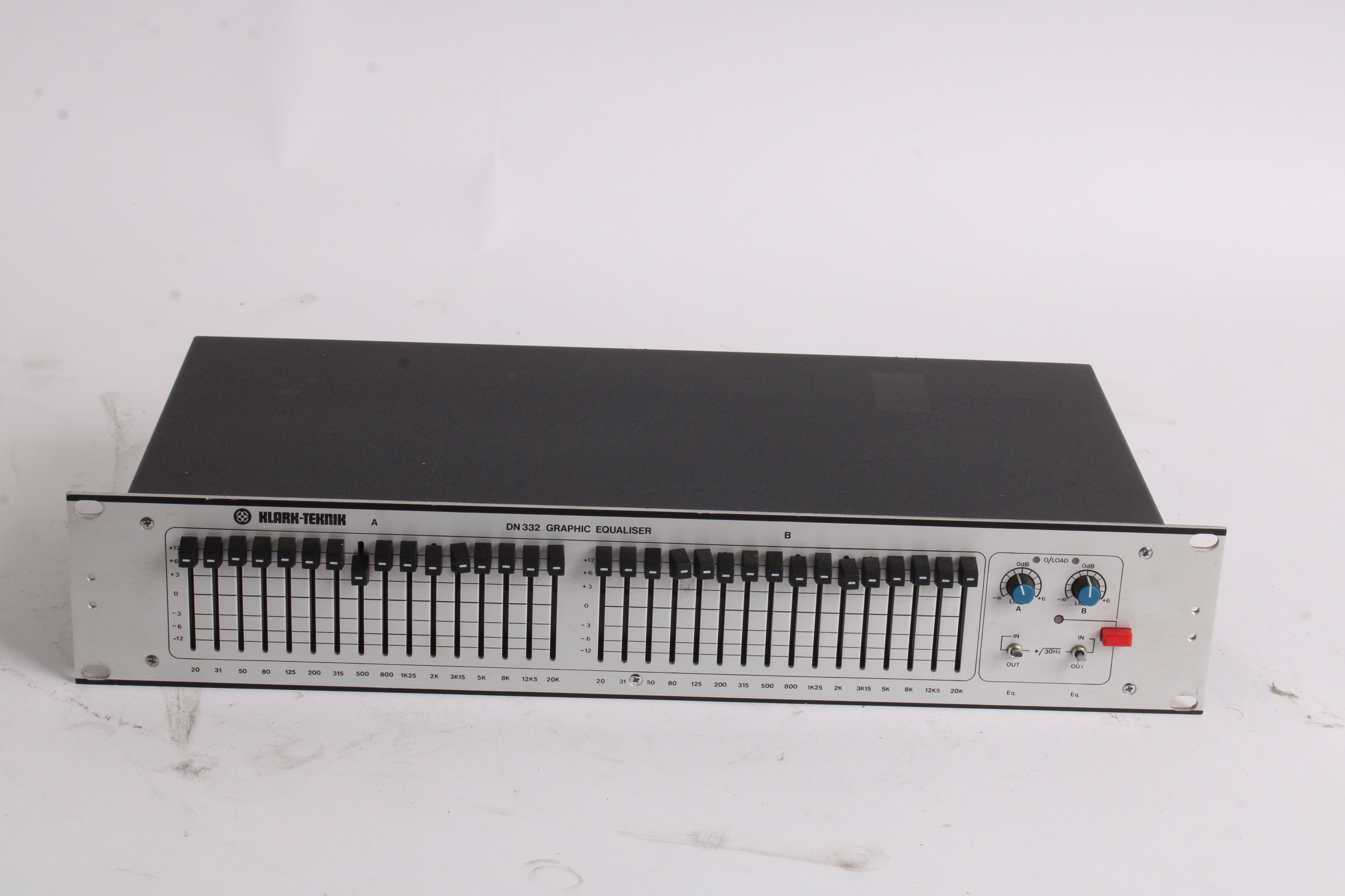 Klark Teknik DN332 Graphic Equalizer / Dual Channel 16 Band - Bent