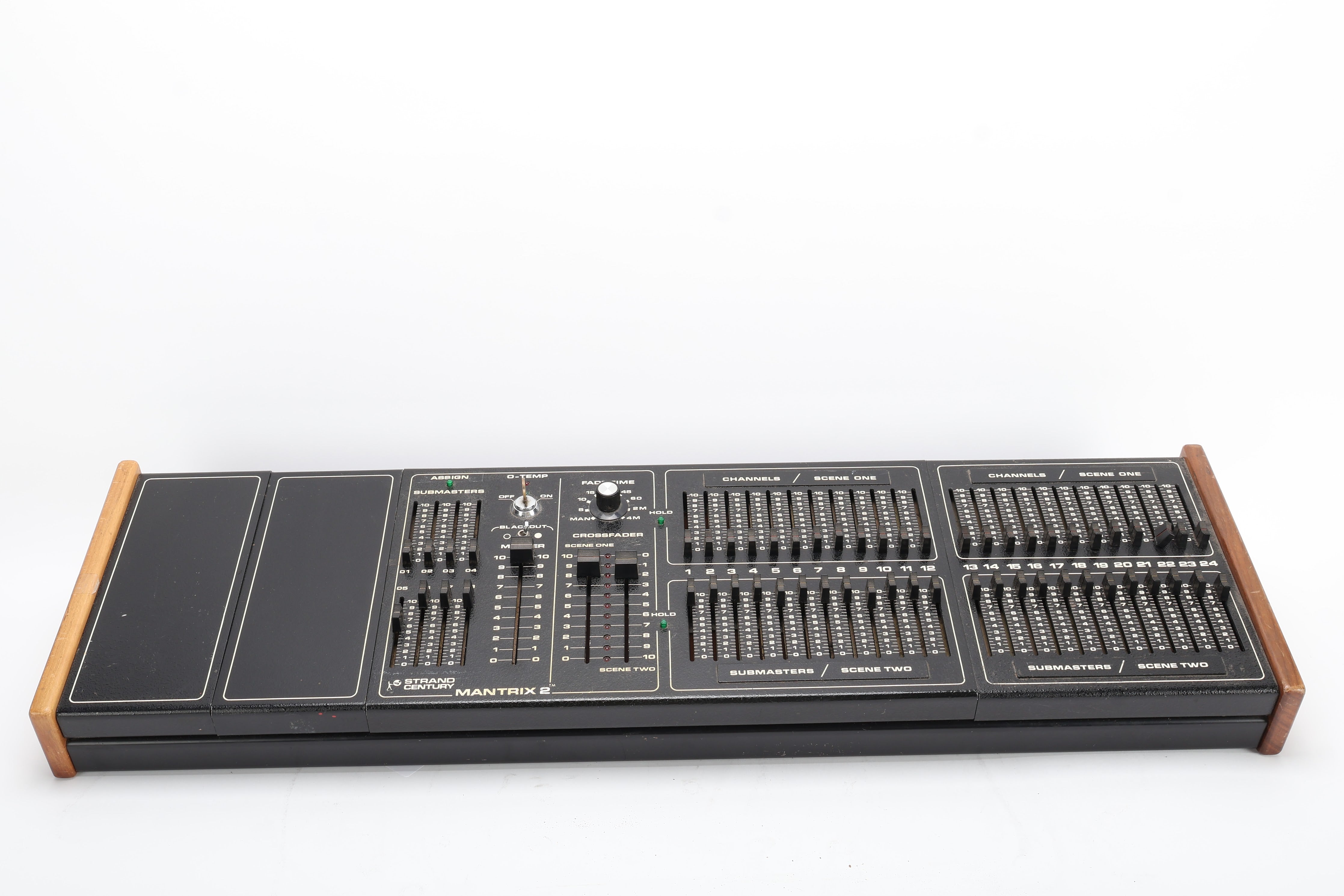 Strand Mantrix 2 24-Channel Two Scene Lighting Control Console With Ke ...