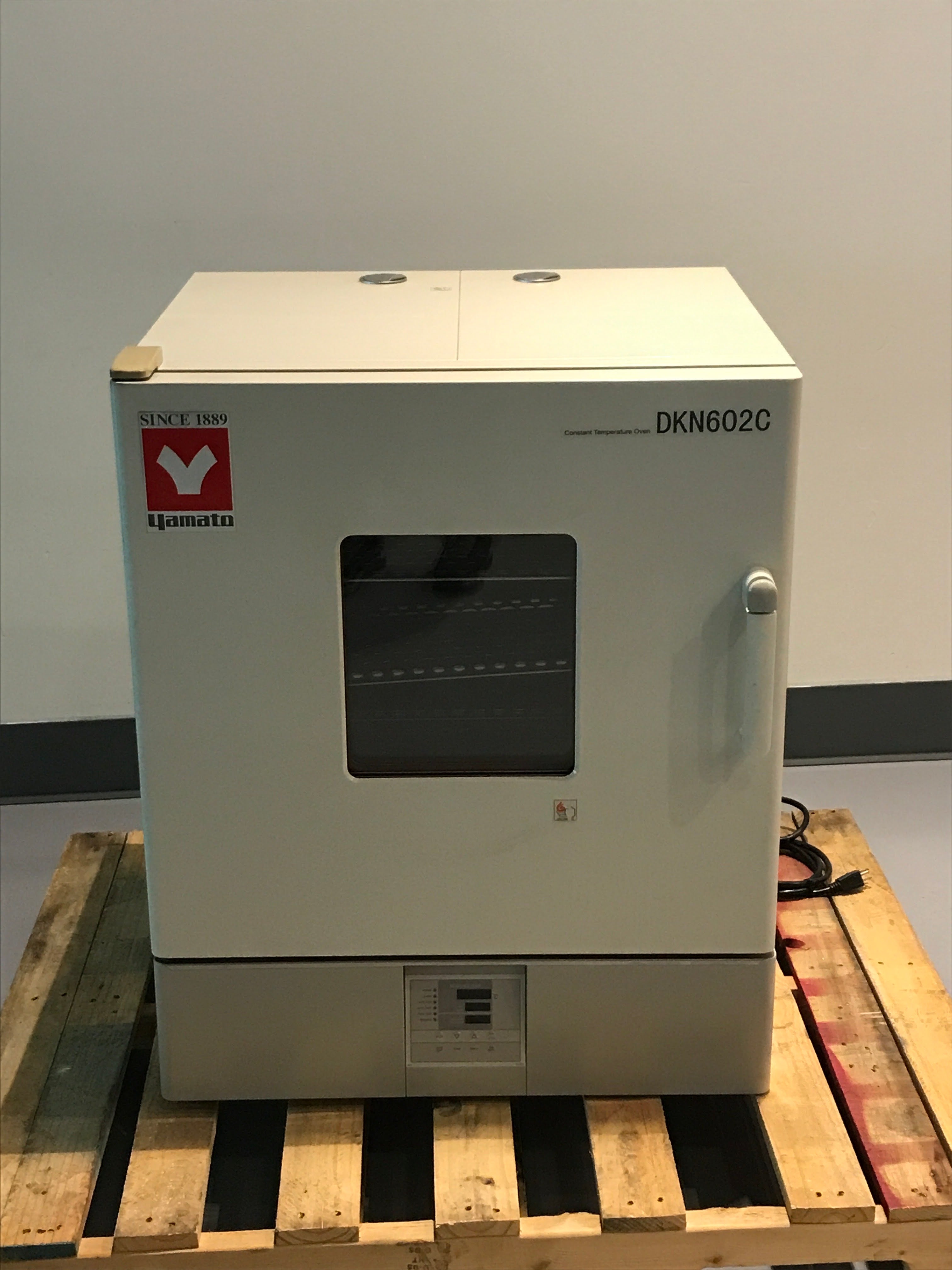 Yamato DKN602C Programmable Constant Temperature Oven 115V With 4x She