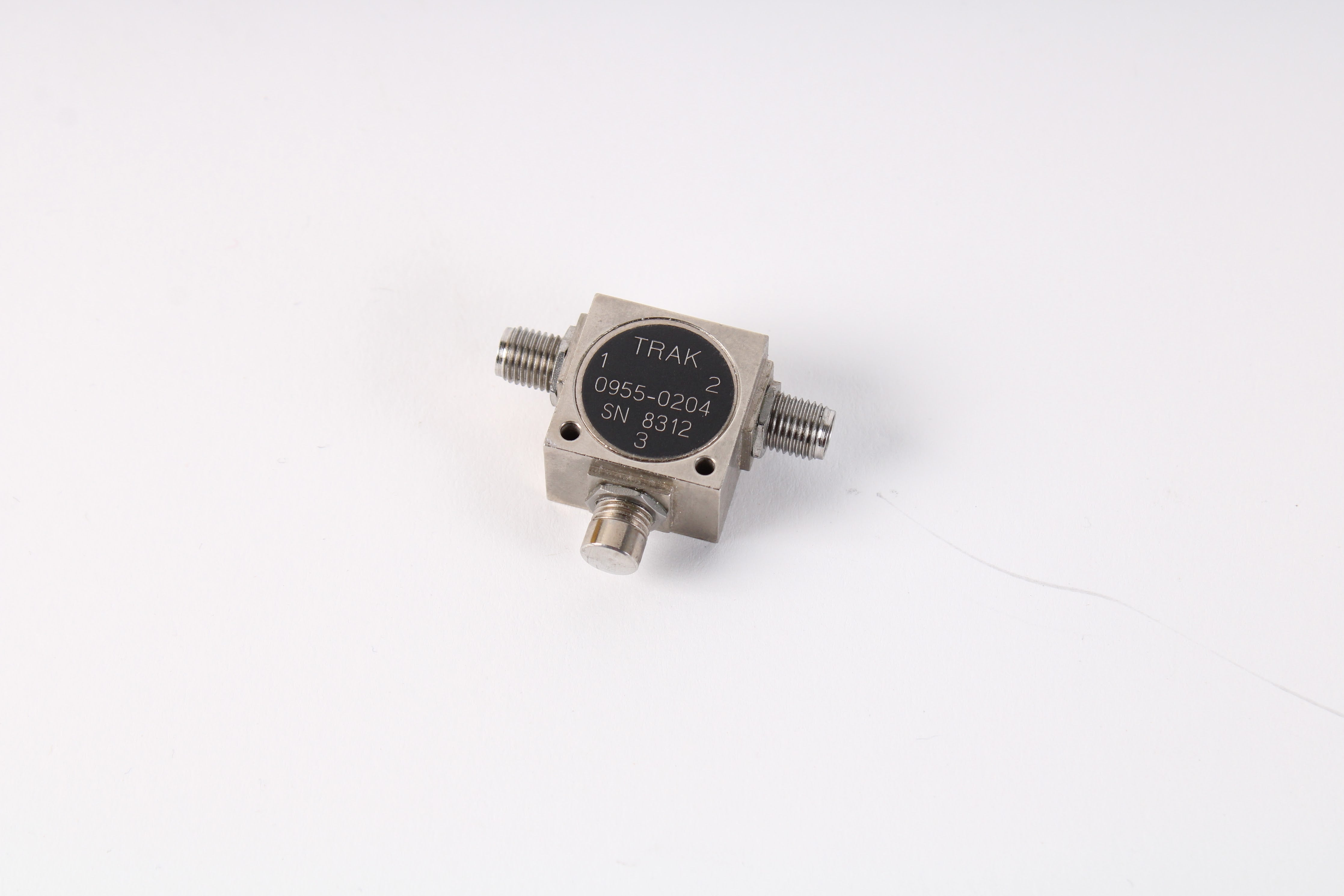 HP / Keysight / Agilent 0955-0204 U-Wave Isolator – NTC Tech