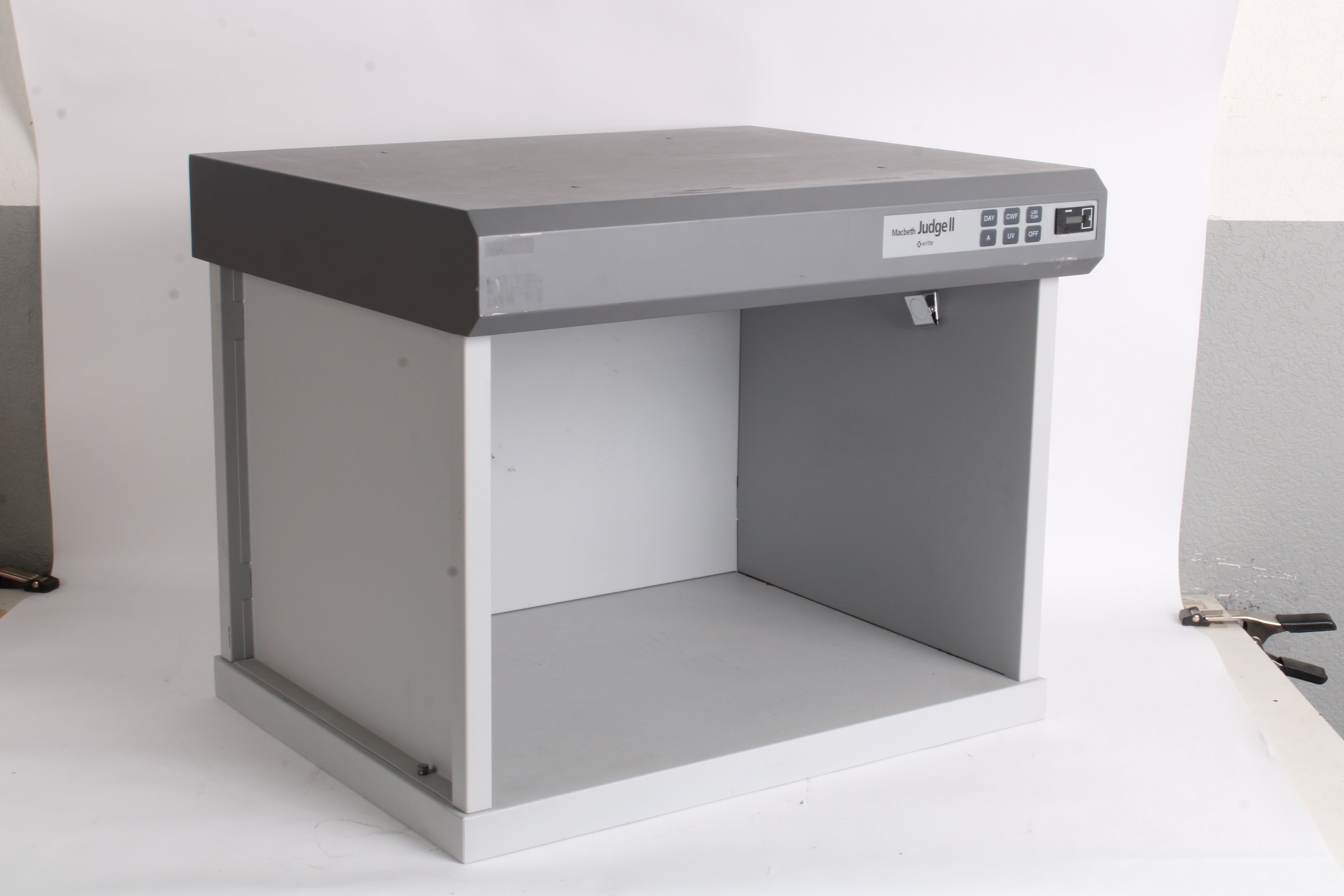 Macbeth Light Macbeth Lighting / X-Rite Judge II-S Light Viewing Booth - Fair Condit ...