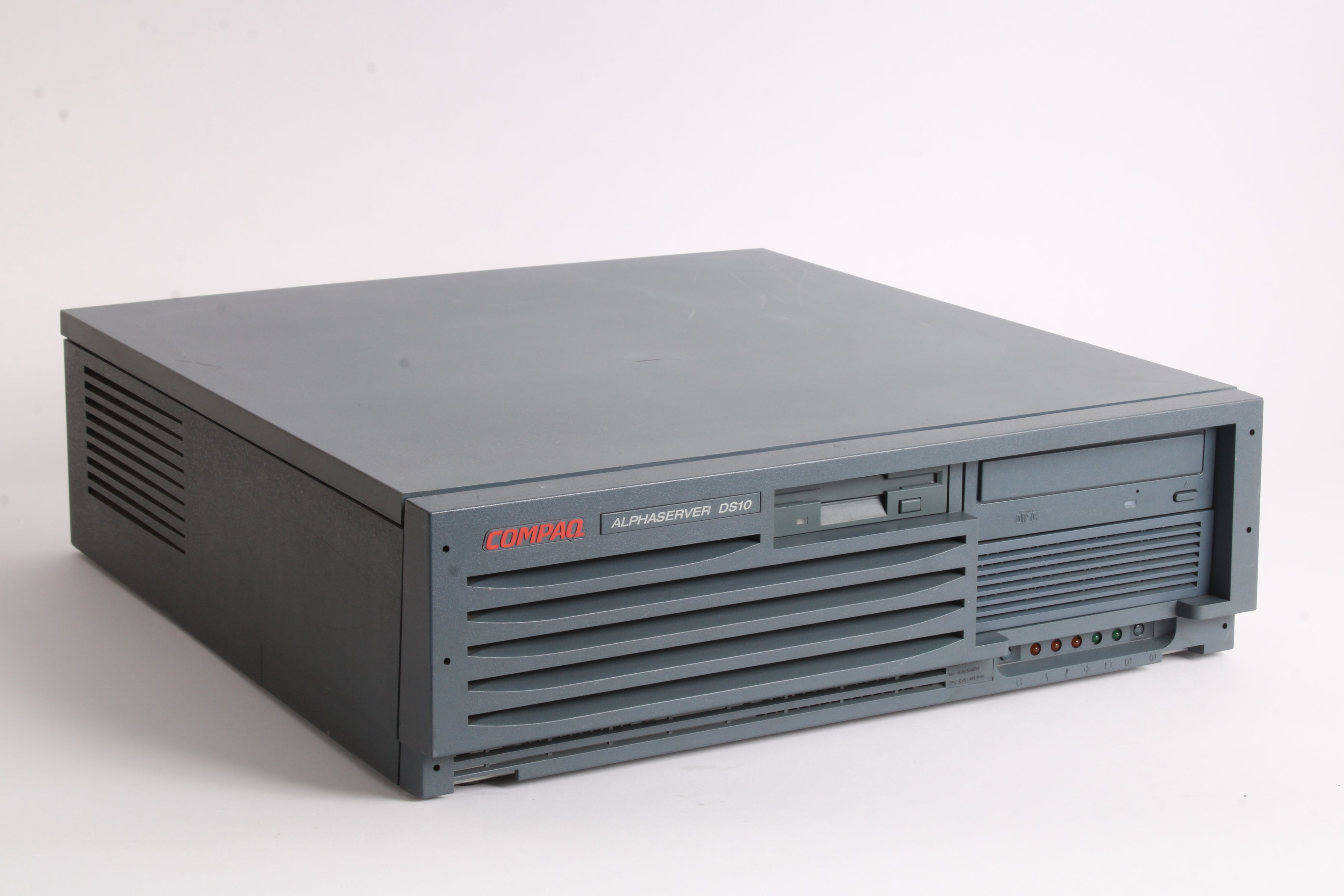 Compaq DS10 AlphaServer w/ Digital Alpha 21264 CPU @ 466 MHz / Ram 769 ...