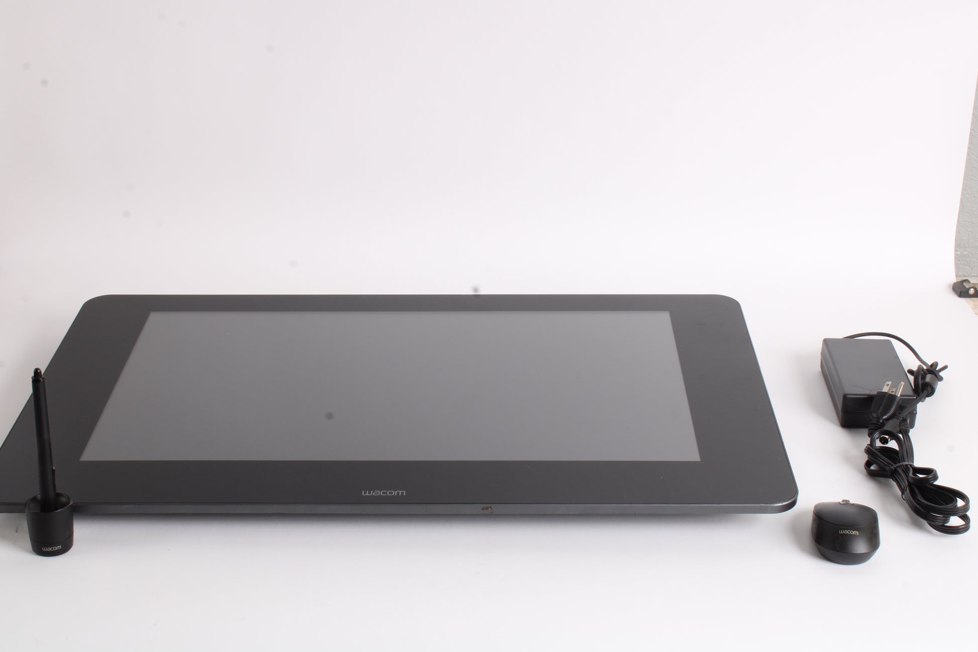 Wacom Cintiq 27QHD Touch DTH-2700 With KC-100-00 Mouse, Pen With Tips, PSU