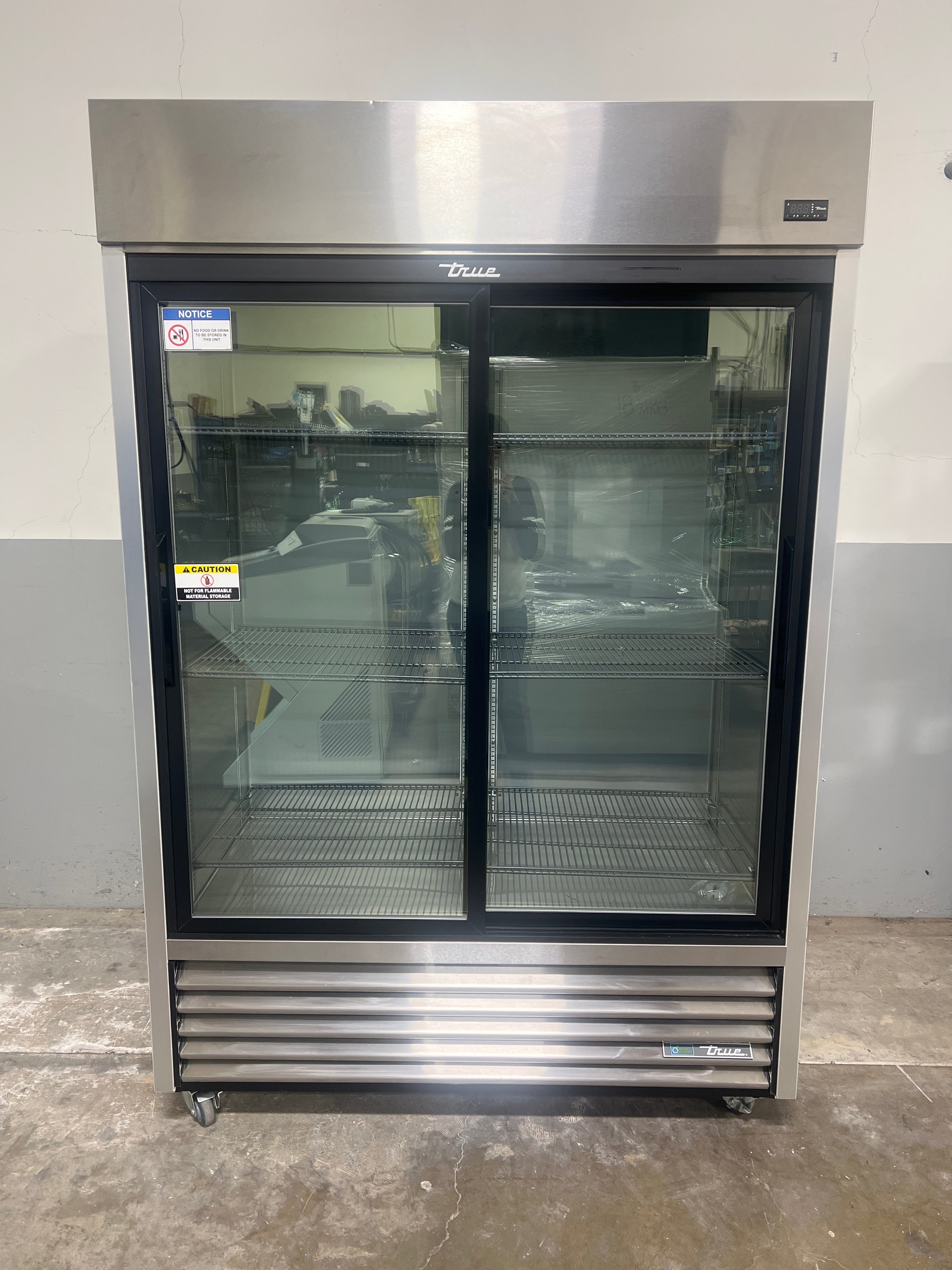 True TSD-47G-HC-LD Reach-In Refrigerator With 6x Racks (Manufactured 2 ...