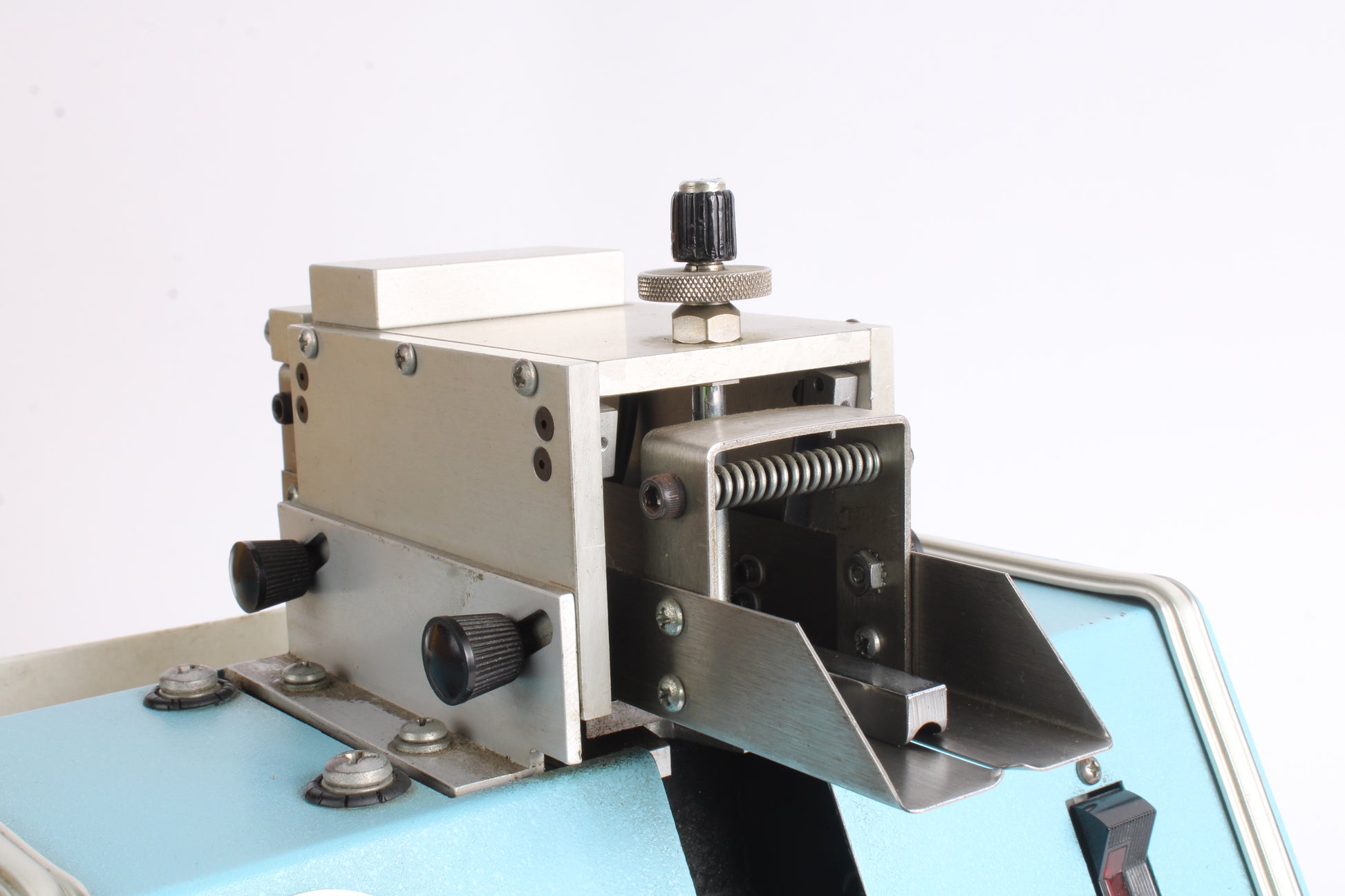Hepco Machine Hepco 1500-1 Radial Lead Trimming Machine – NTC Tech