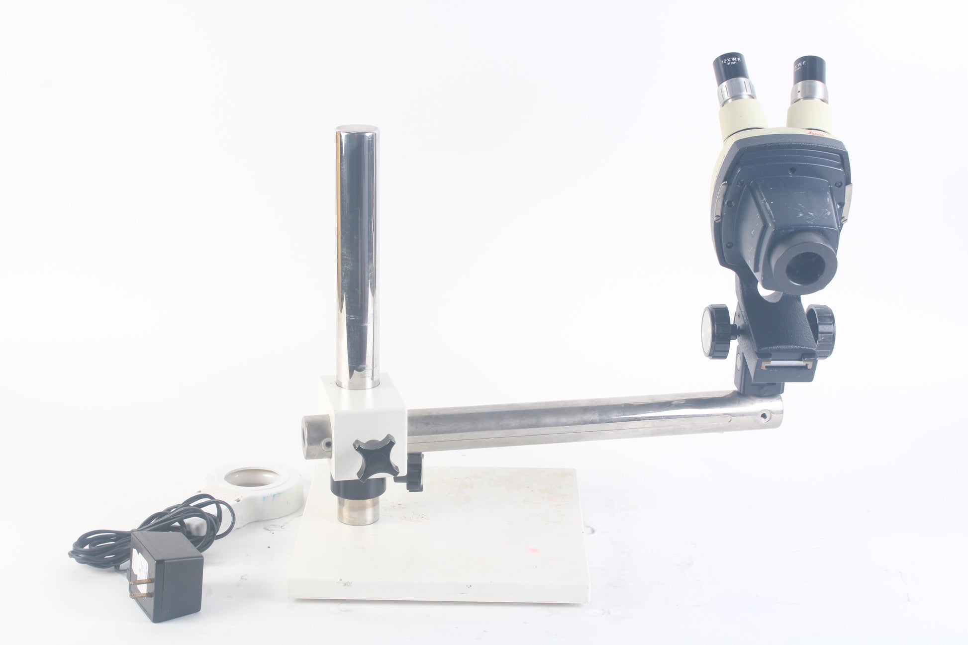 Leica StereoZoom 4 Microscope W/ Stocker & Yale Model 9 Lamp and Stand