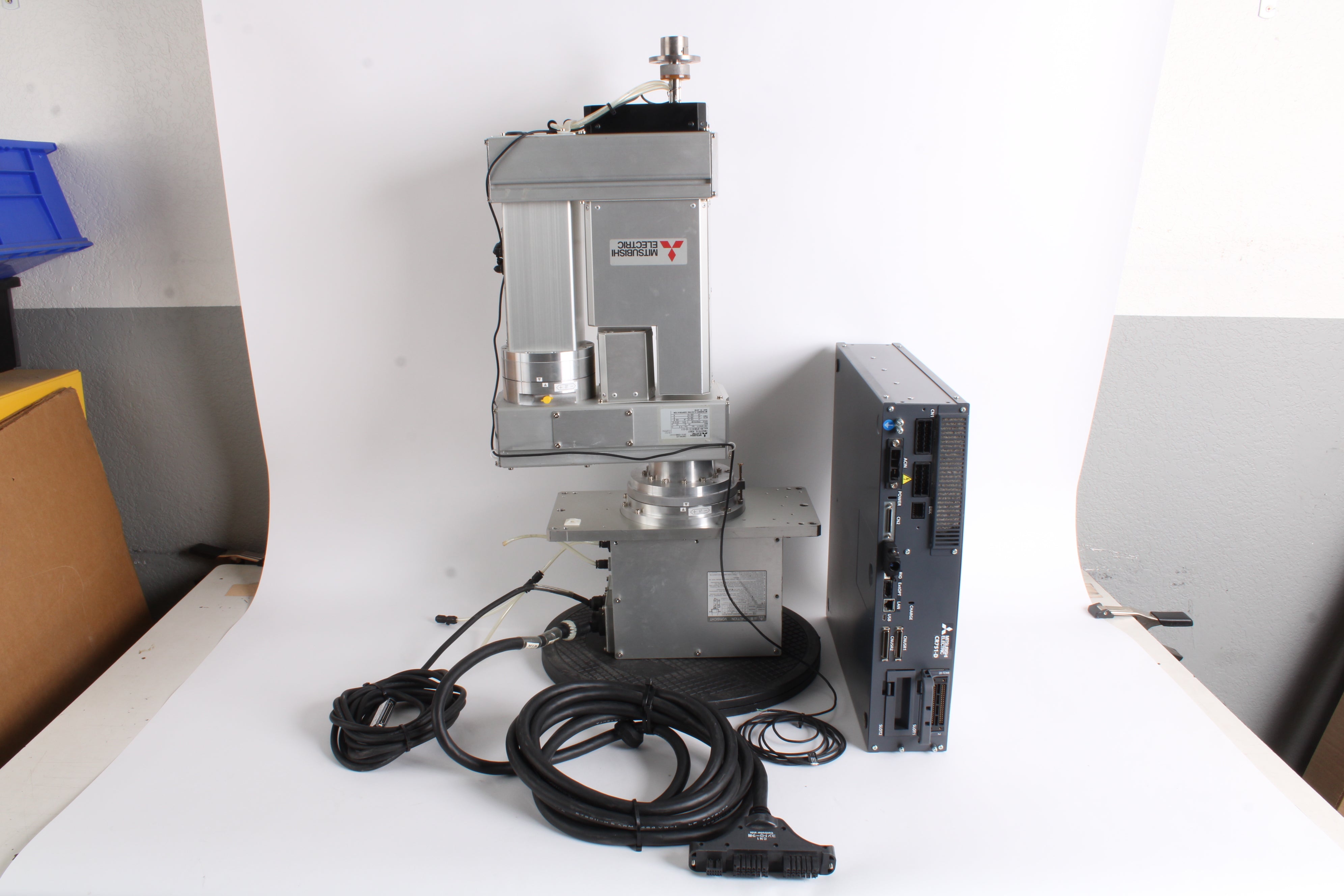 Lot of 6 Mitsubishi Robot Arms W/ Controllers and Some Cables - Custom ...