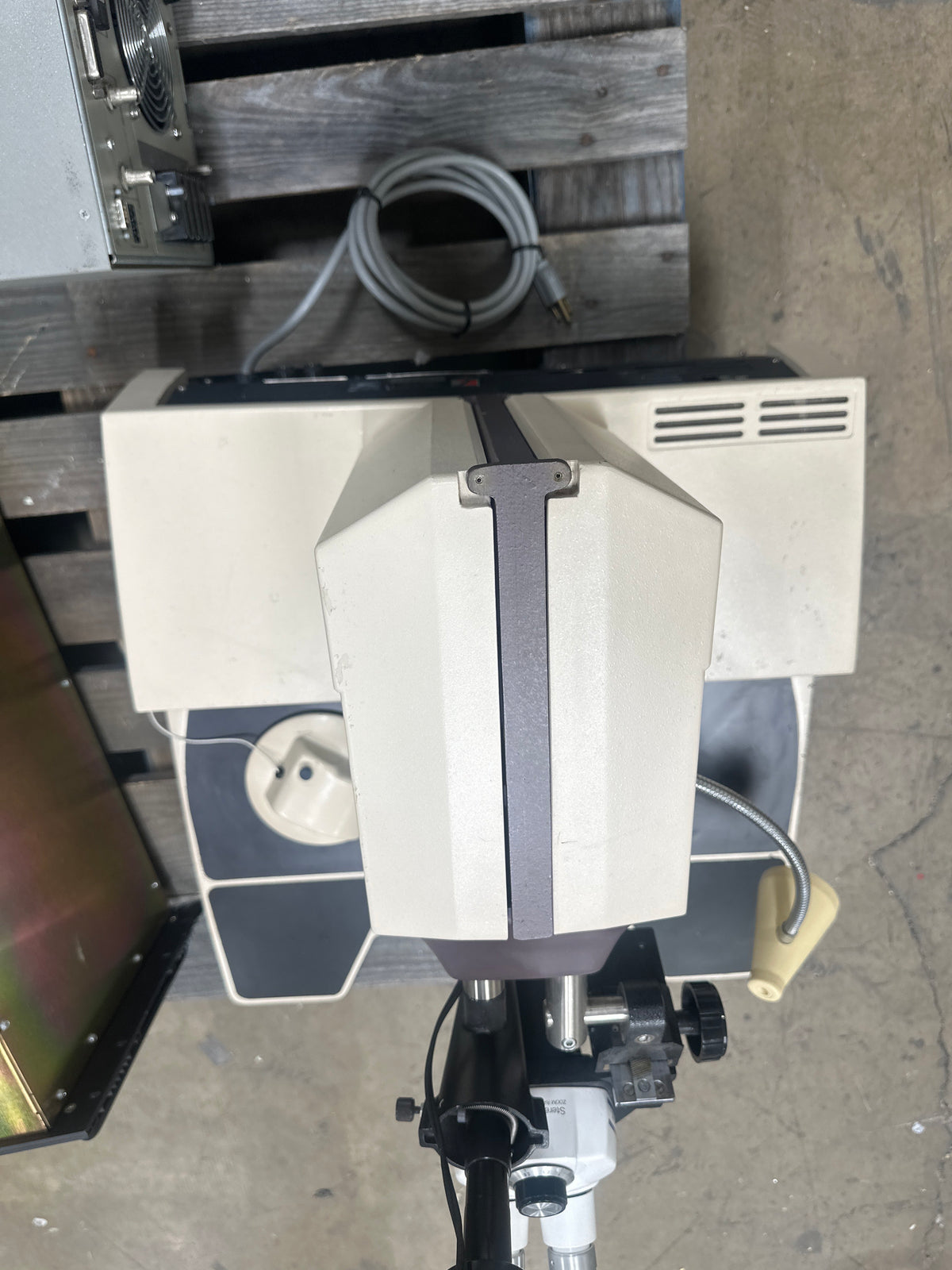 Kulicke Soffa Model 4123 Universal Wire Bonder W/ Bausch & Lomb micros ...