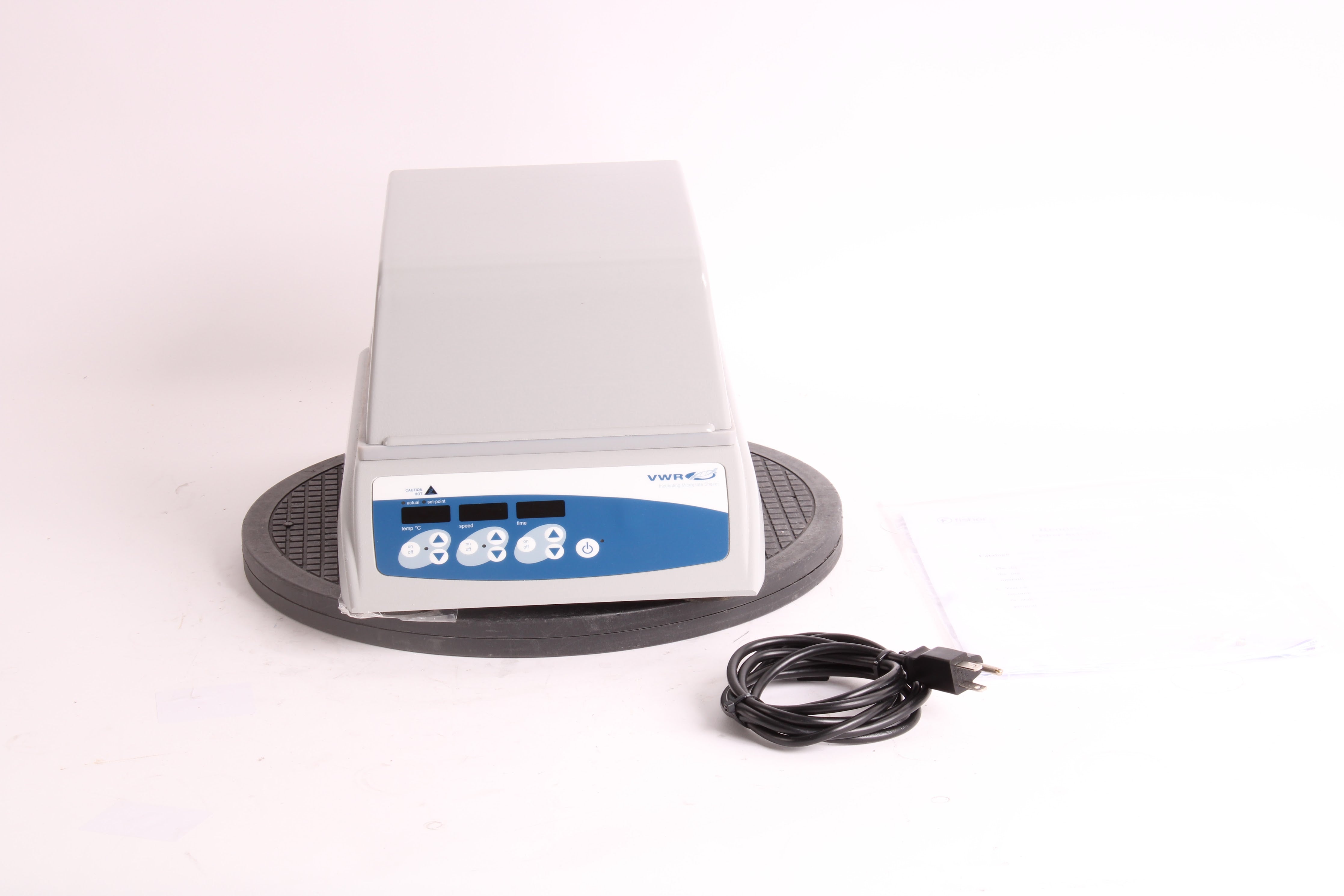VWR 97043-606 Incubating Microplate Shaker With Power Cord and Documen ...