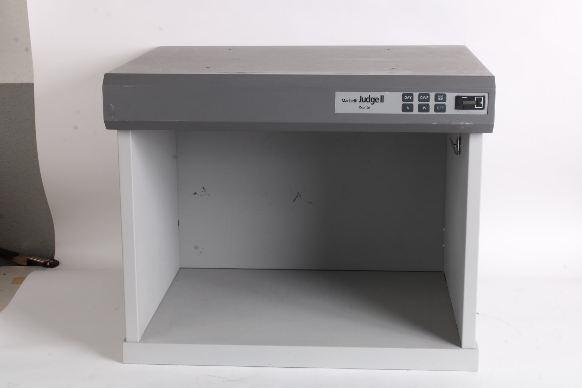 Macbeth Lighting / X-Rite Judge II-S Light Viewing Booth - Fair Condit ...