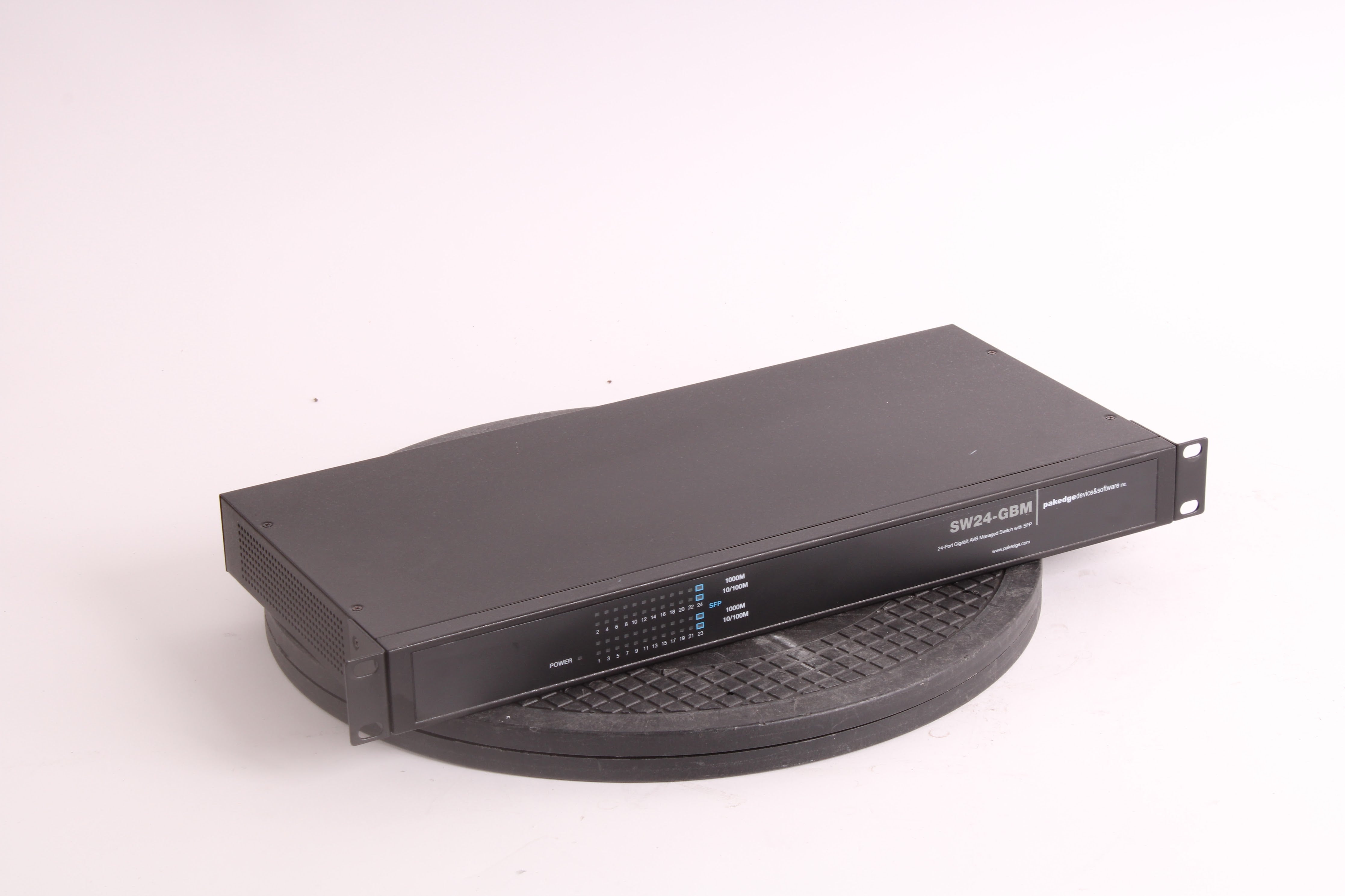 Pakedge Device & Software SW24-GBM 24 Port Gigabit Managed Switch with ...