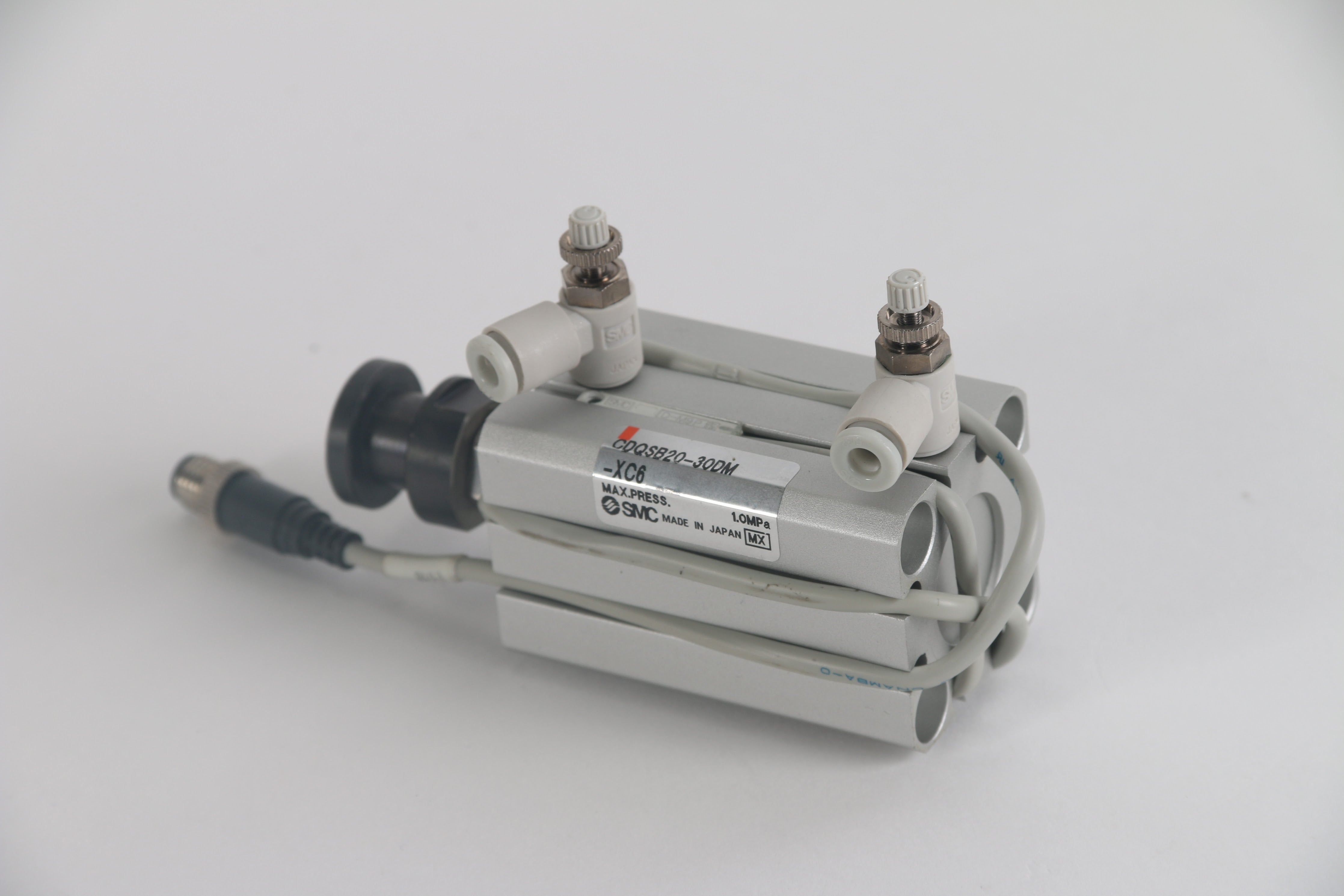 Cilindro Pneumatico SMC CQ2A100-100DZ-XC6 – Nuovo Di Zecca
